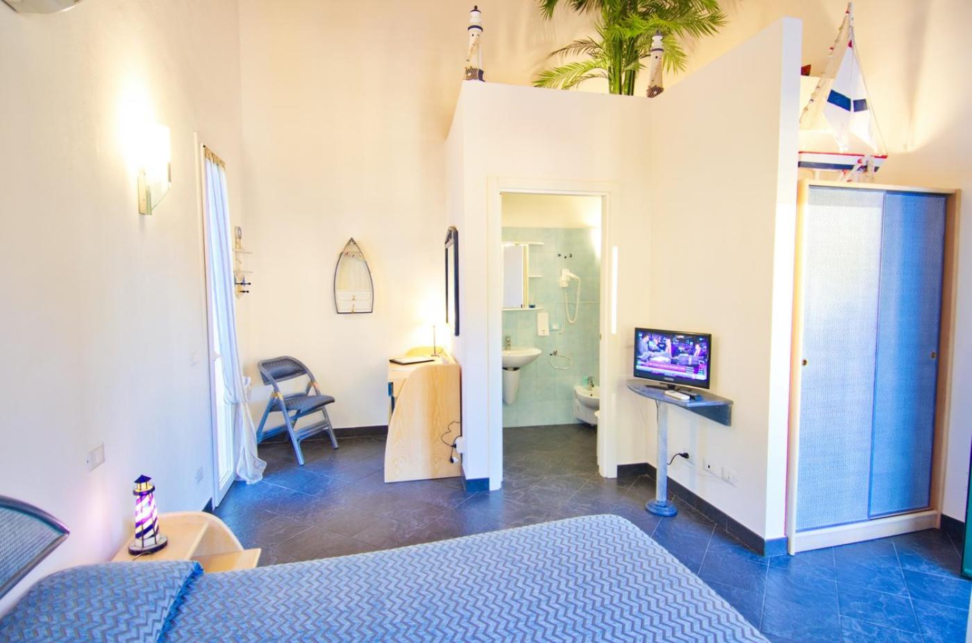 Deluxe Double or Twin Room with Balcony photo 1