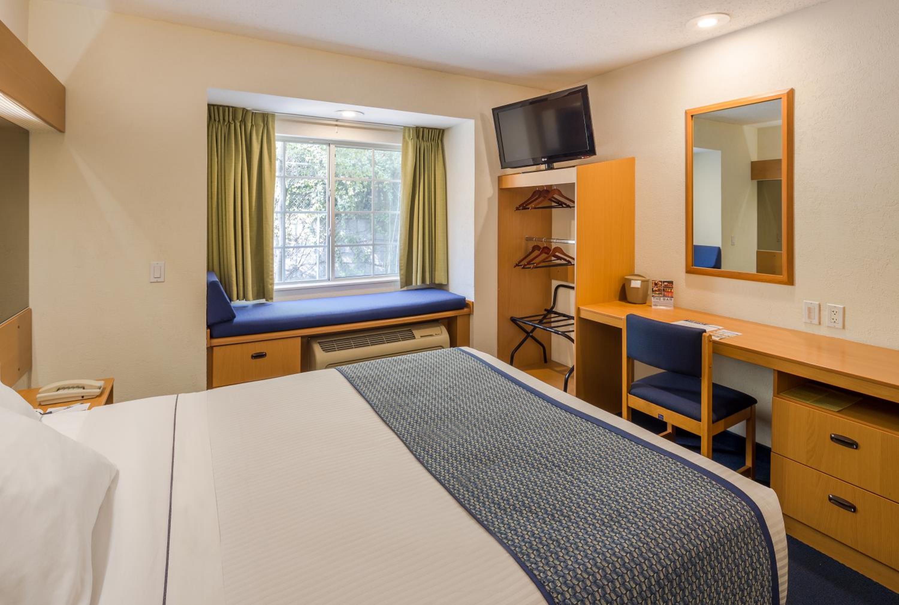 Queen Room - Disability Access/Non-Smoking - Photo 1