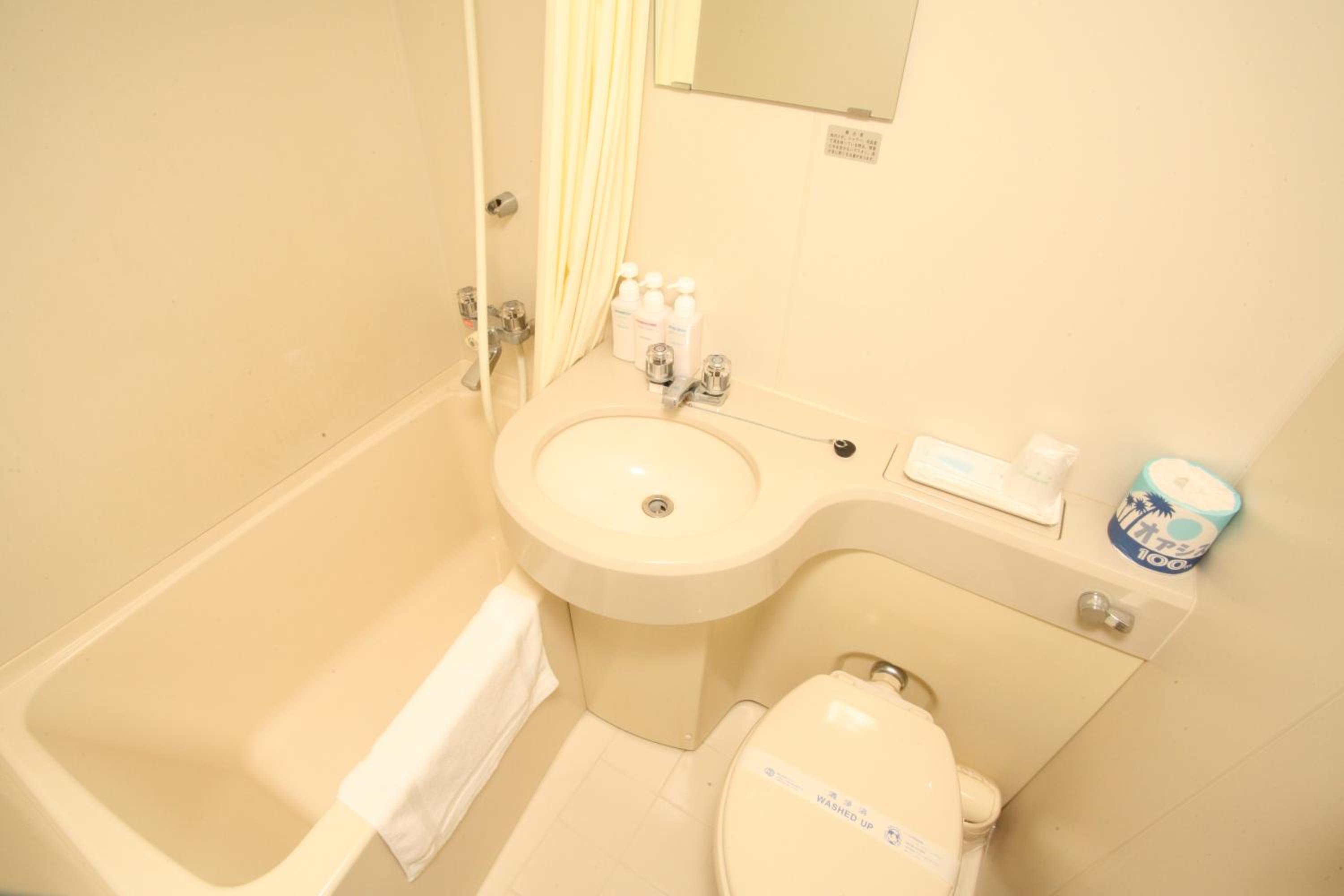 Twin Room - Non-Smoking photo 3