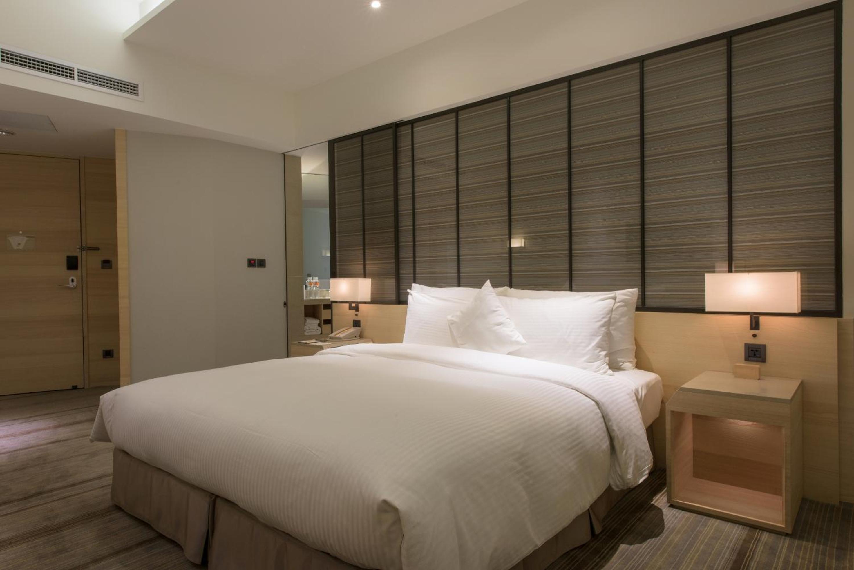 Comfort King Room - No Window photo 2