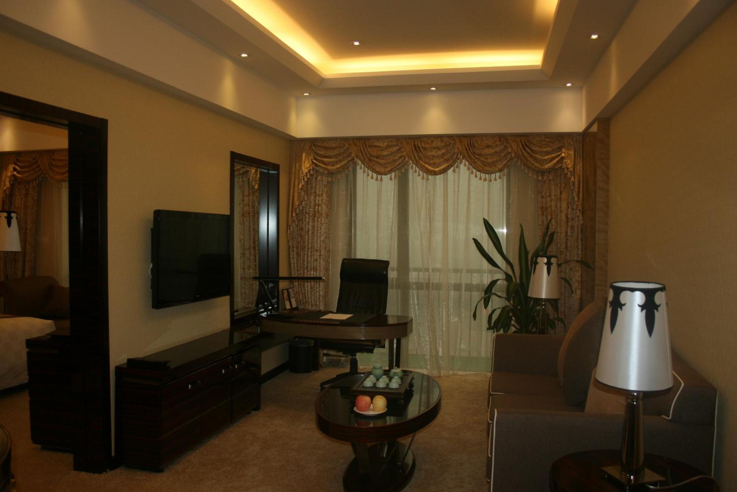 Business Suite photo 3