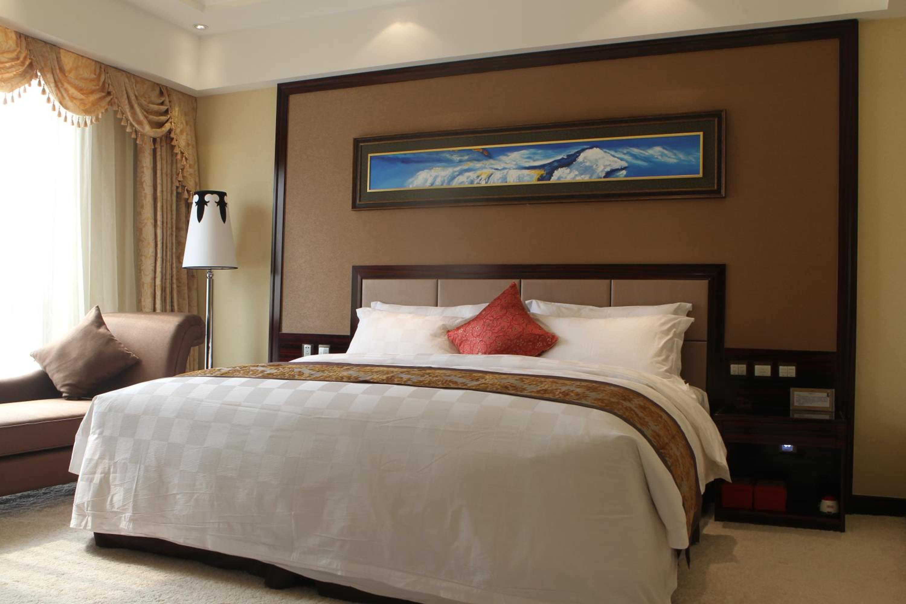 Deluxe King Room - Photo 1