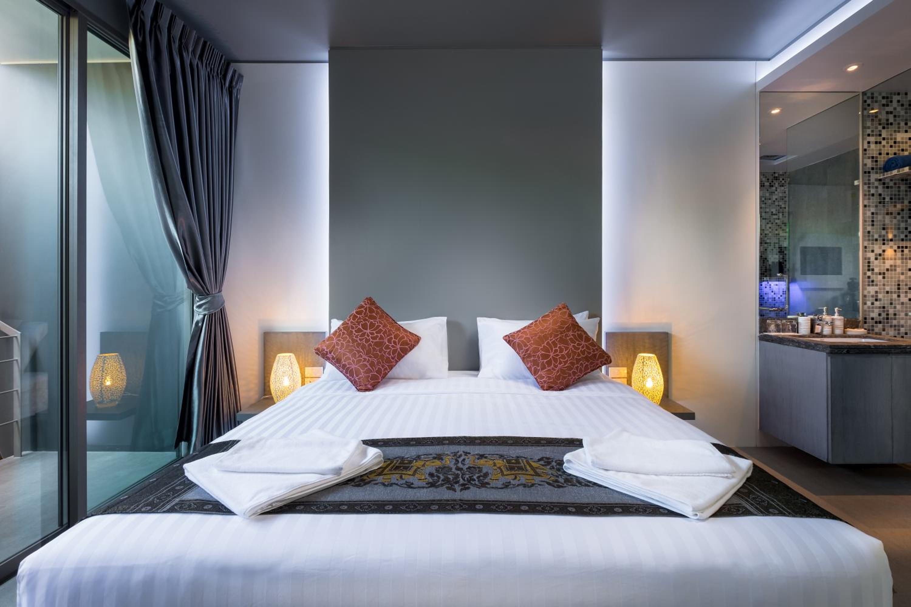 Deluxe Double Room with Balcony photo 3