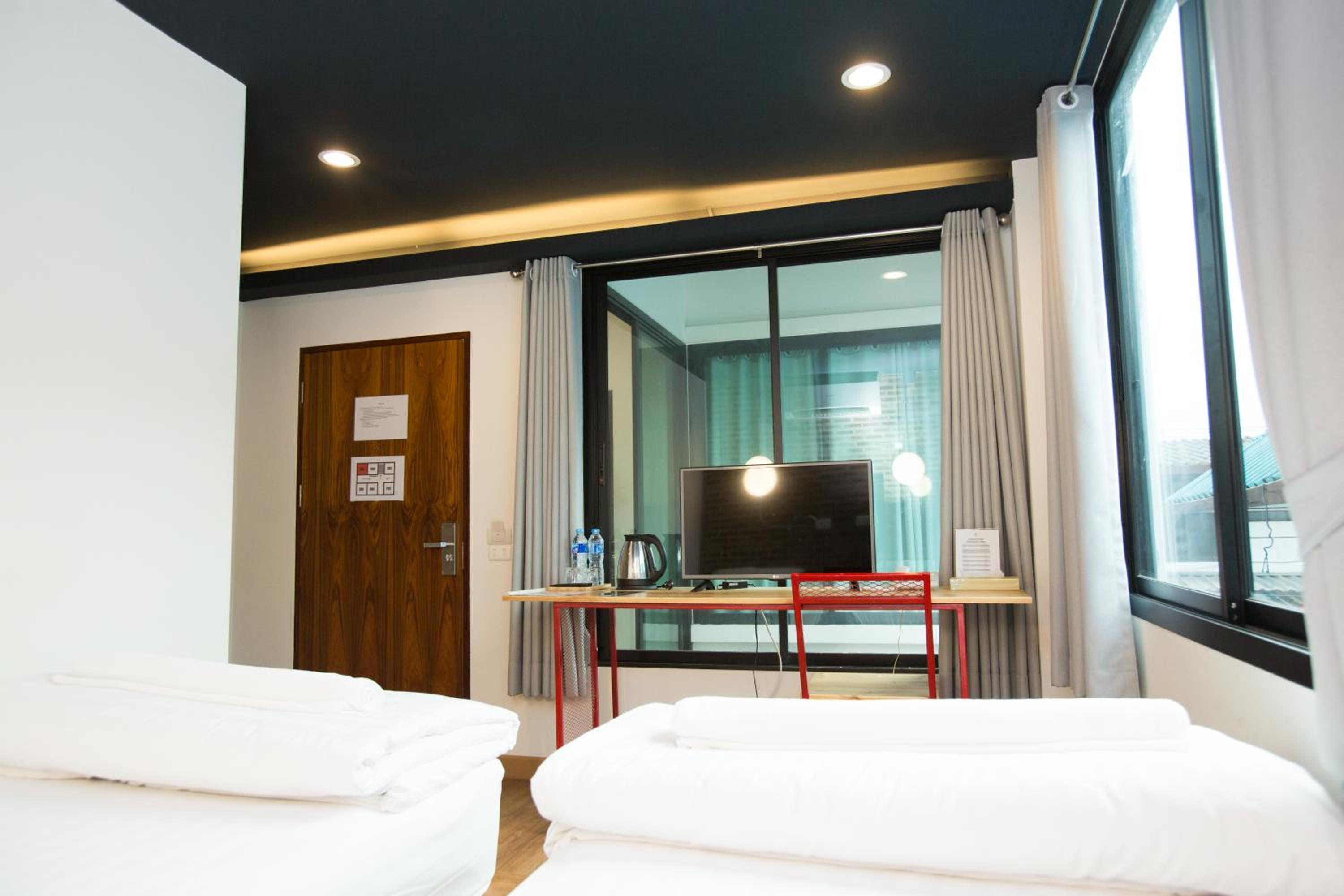 Twin Room With Private Bathroom - Photo 4