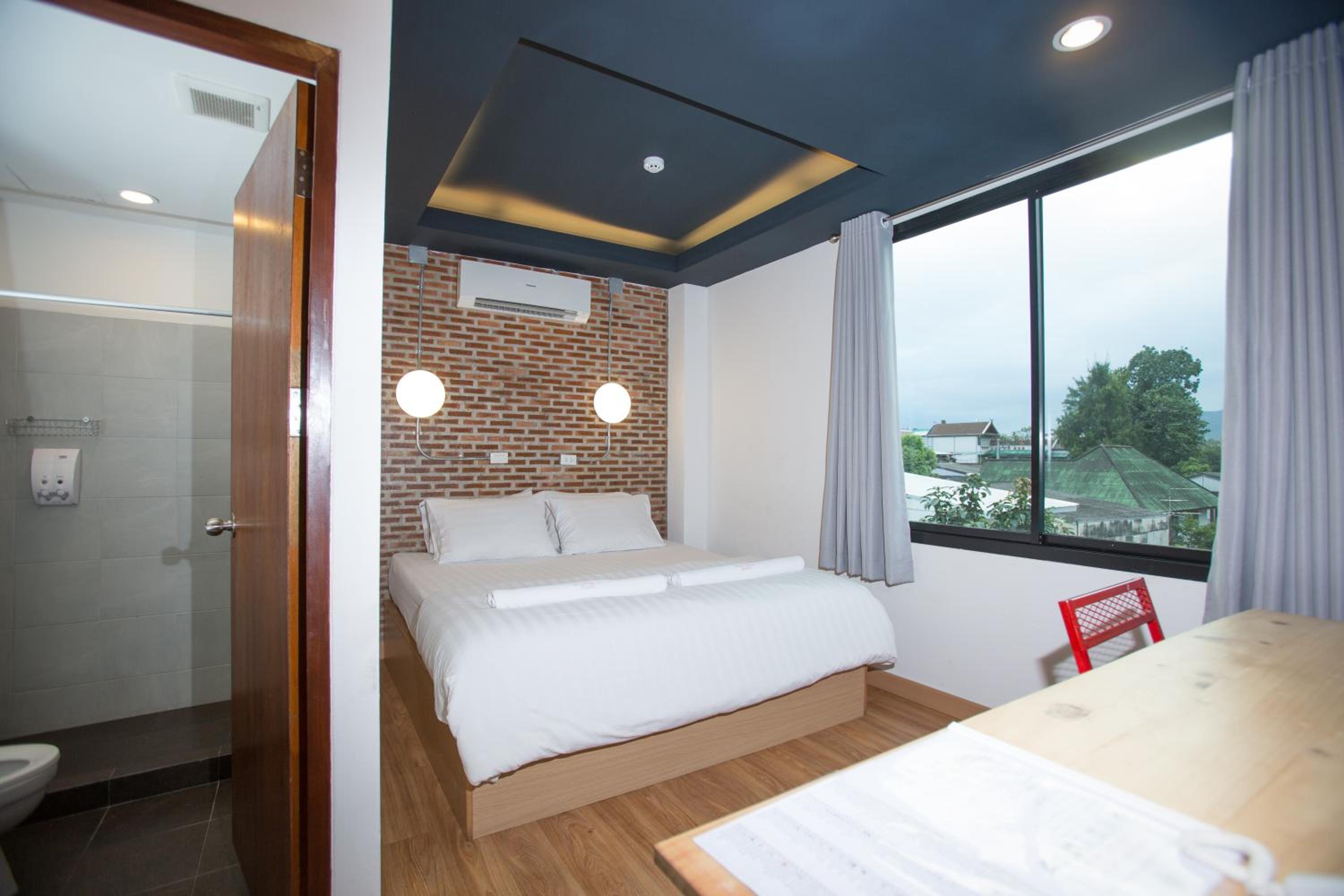 Double Room With Private Bathroom - Photo 8