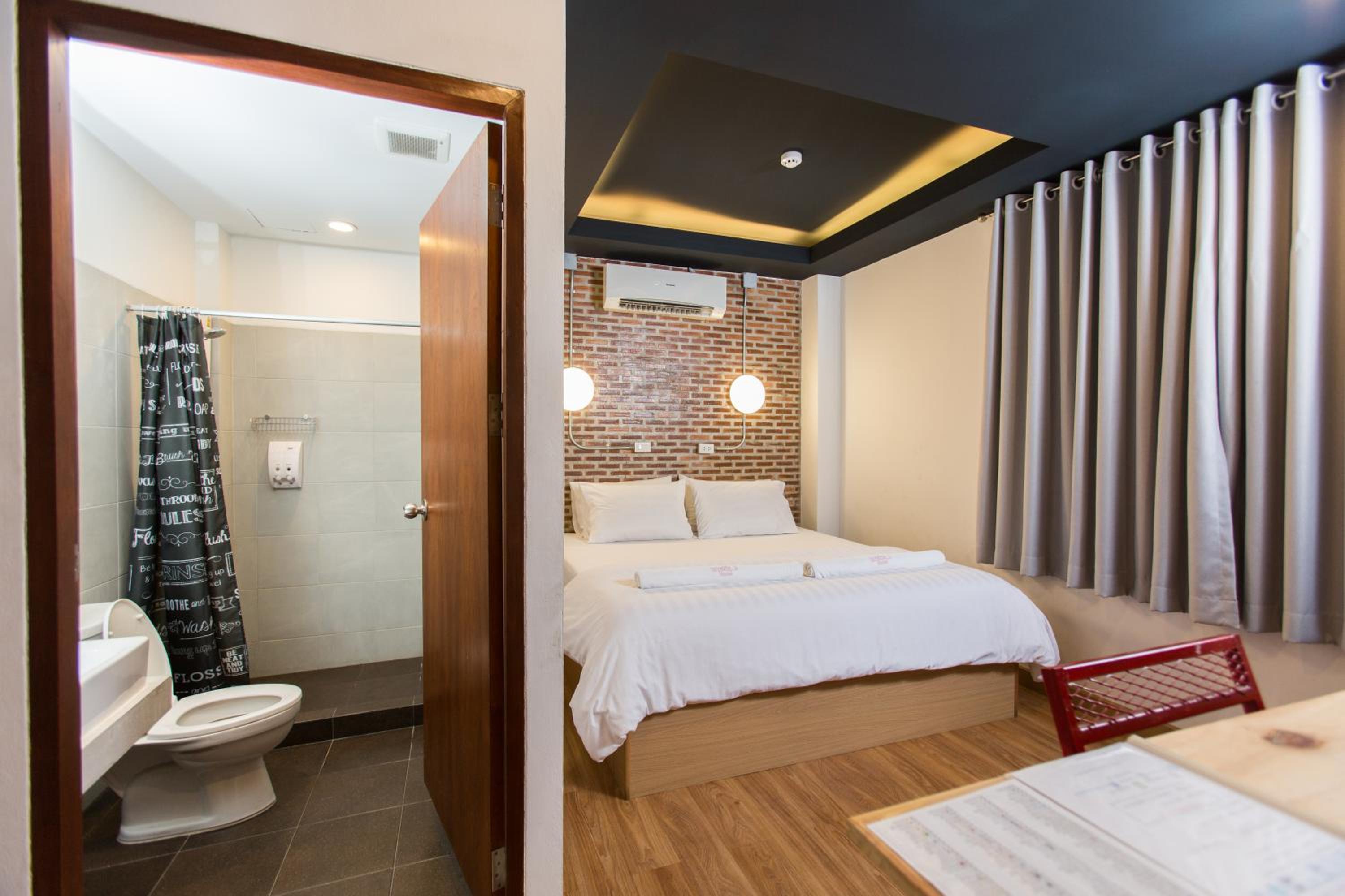 Double Room With Private Bathroom - Photo 7