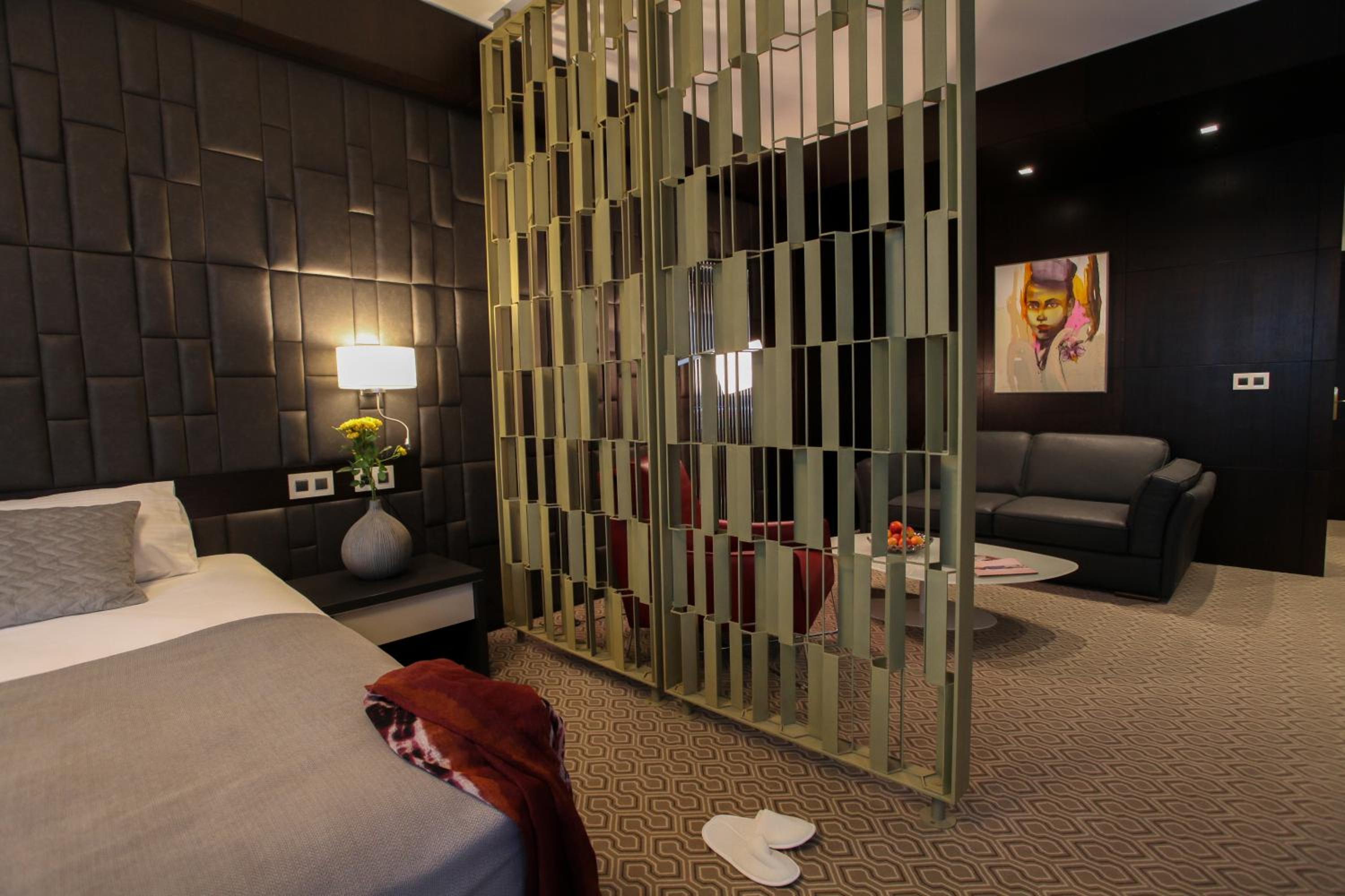 Deluxe Double Room with Balcony photo 2