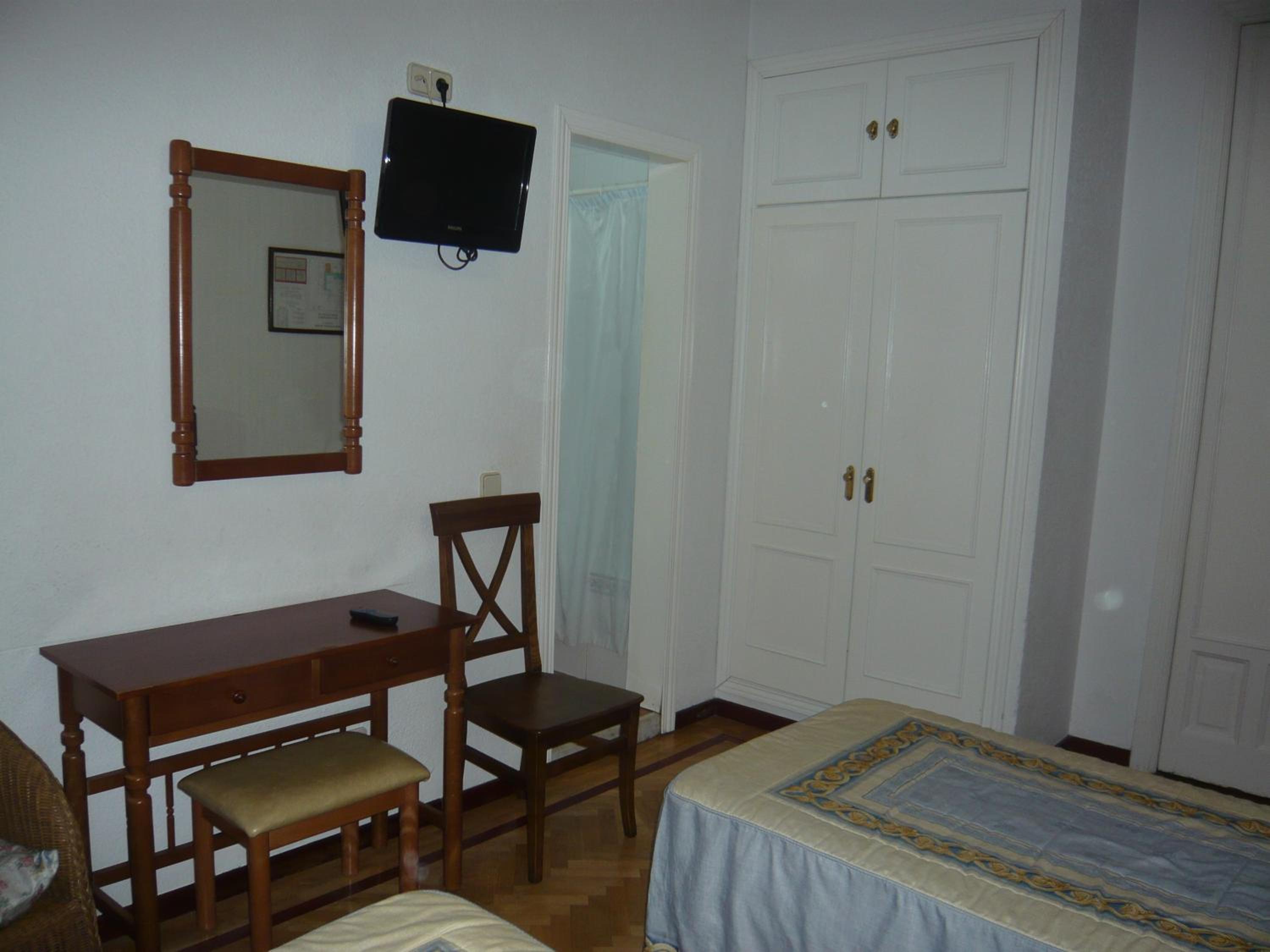 Twin Room - Photo 6
