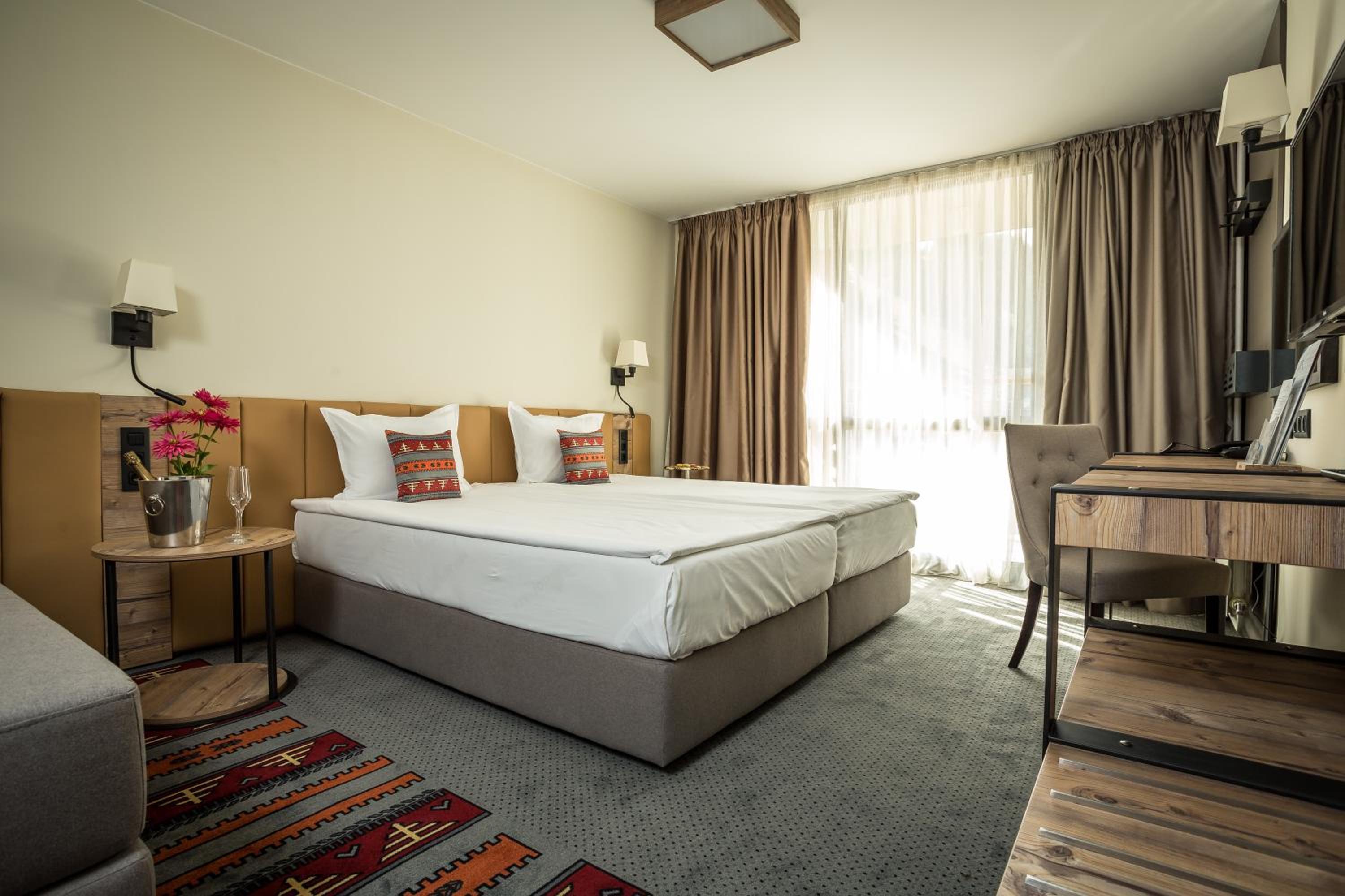 Twin Room with View - Photo 5