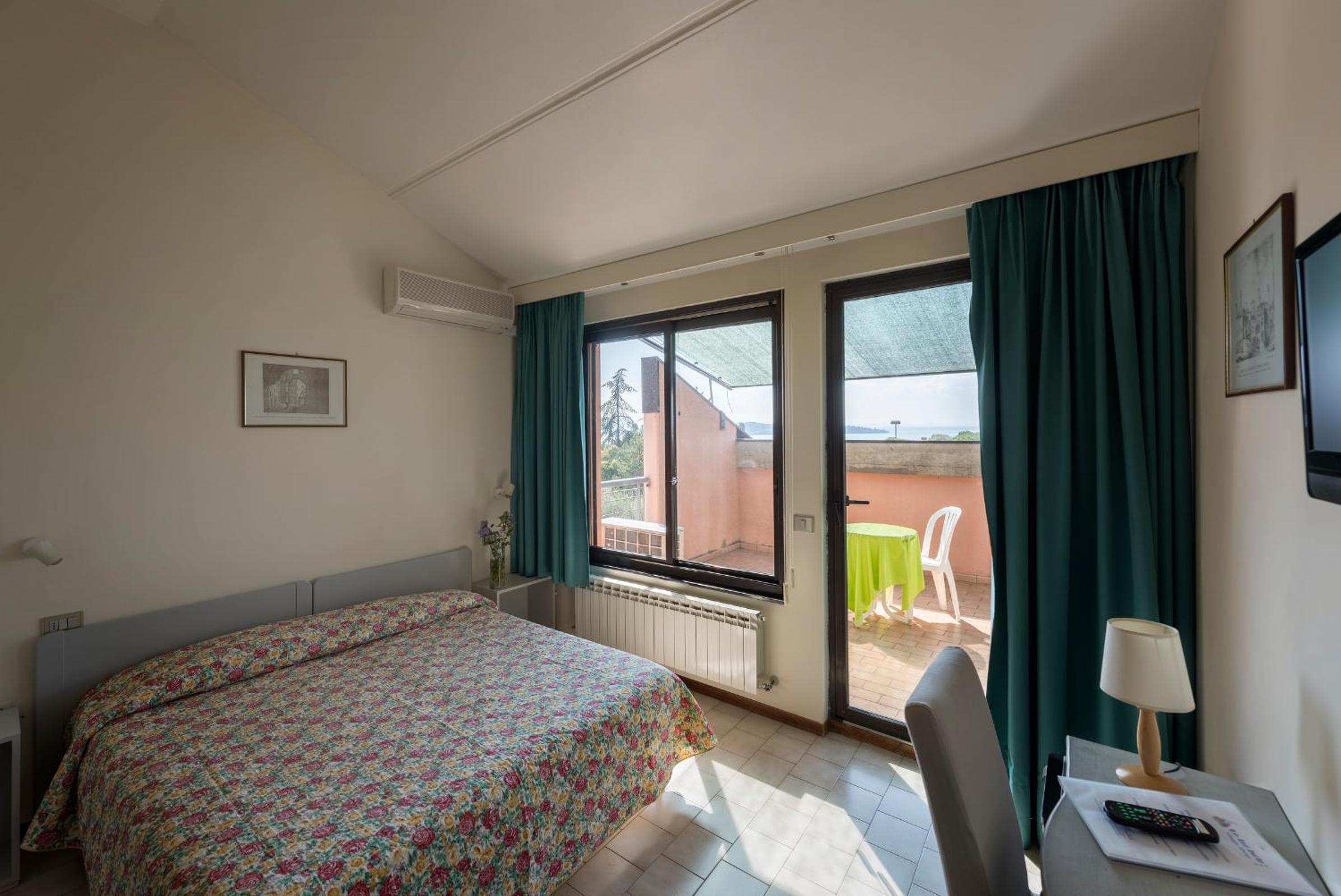 Double Room - Photo 9