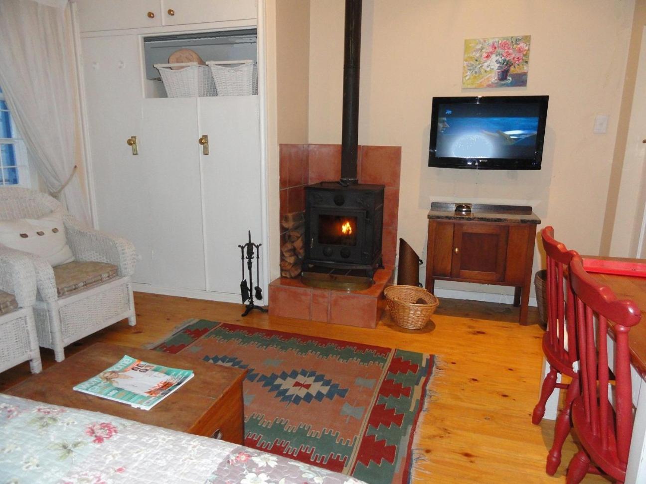 Suite - Photo 13
