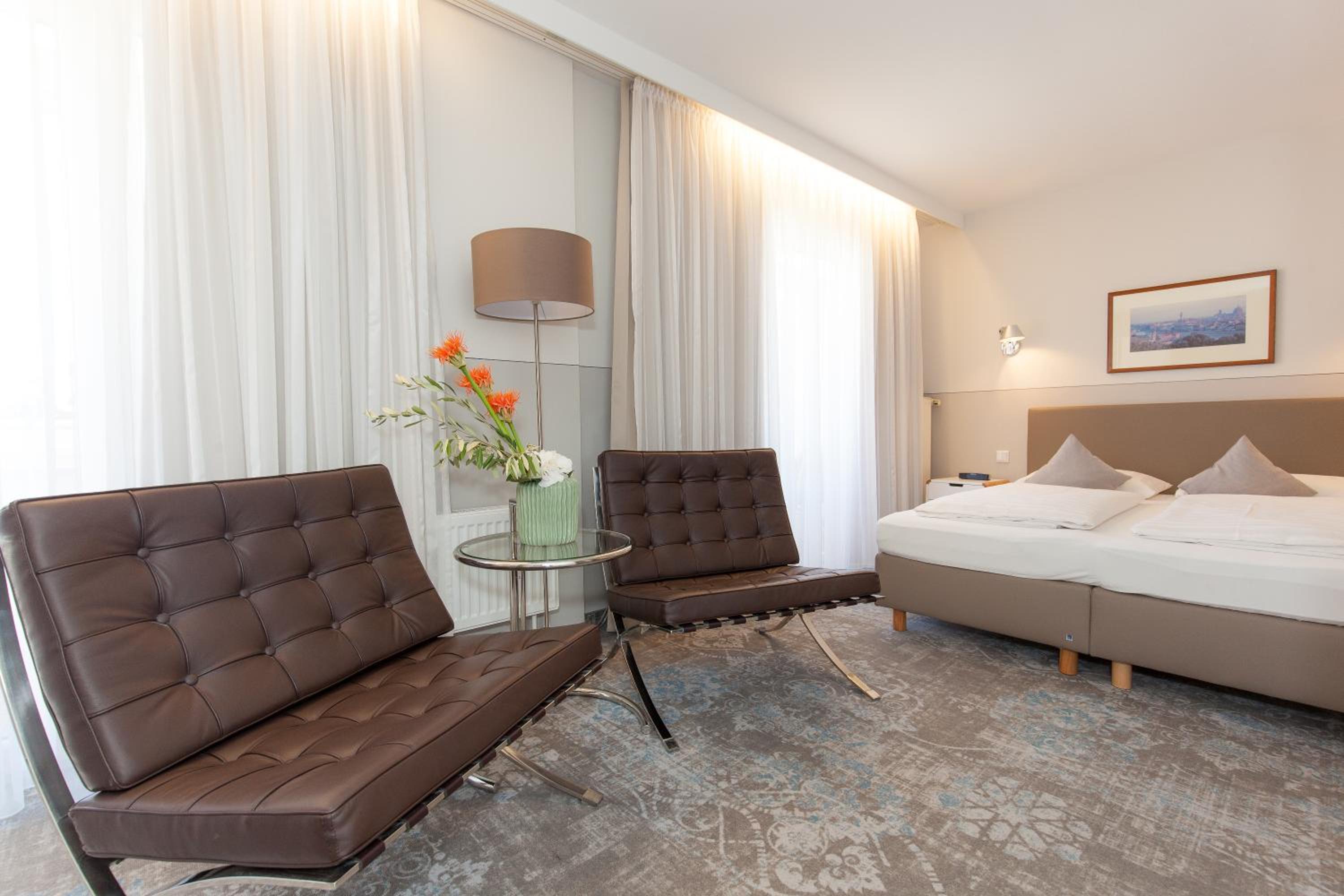 Large Double Room - Photo 5