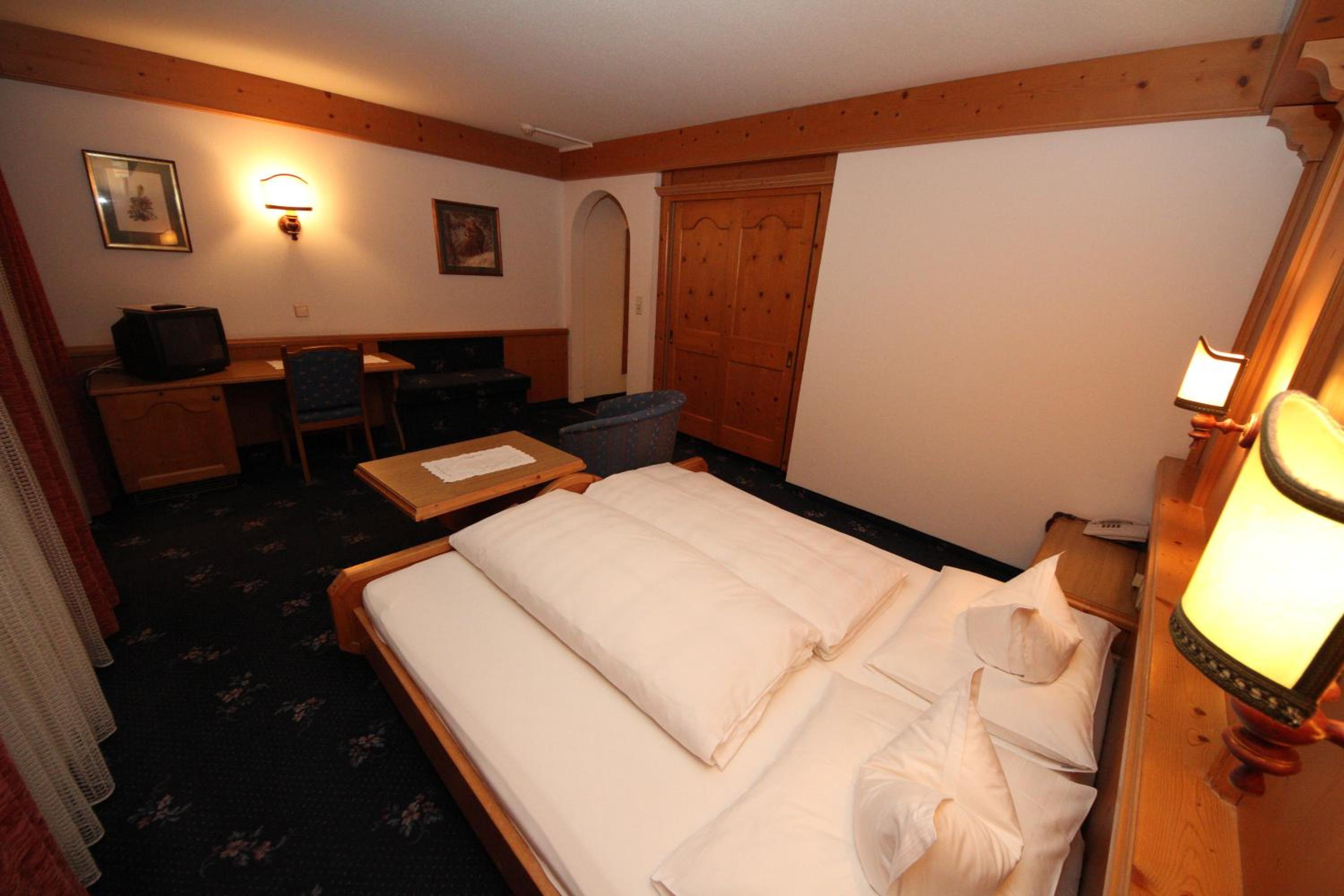Standard Double Room - Photo 2