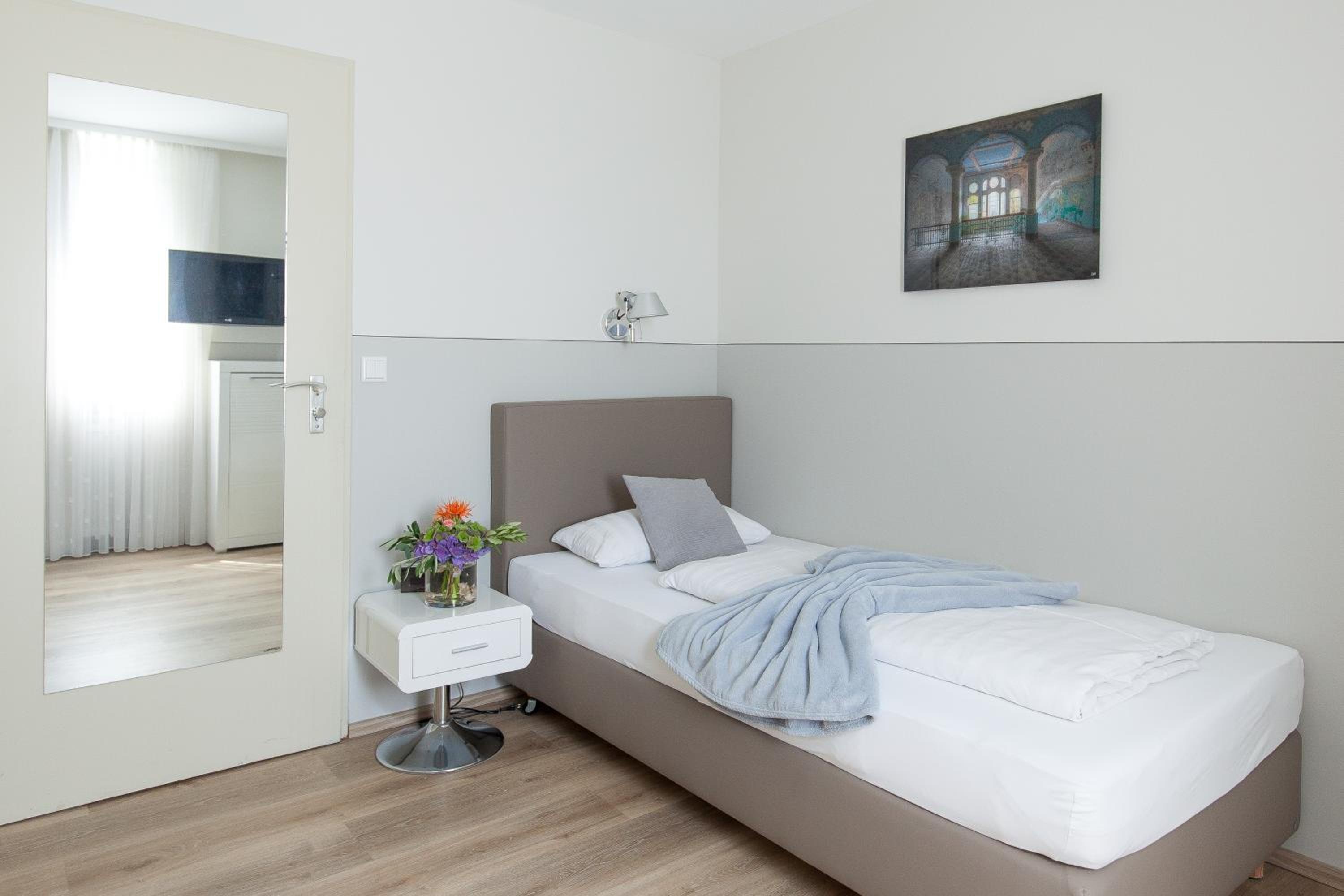 Single Room photo 2