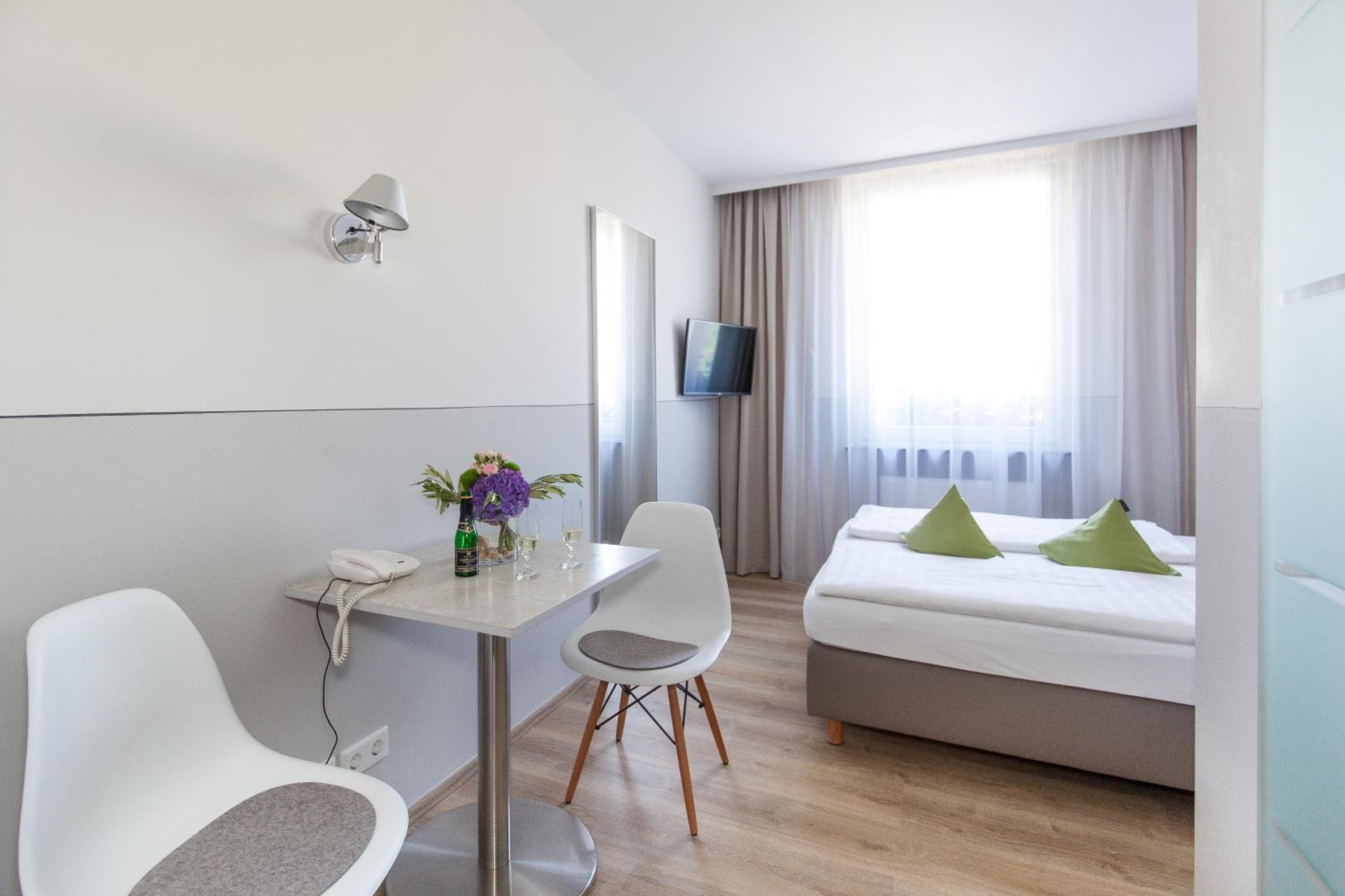 Standard Double Room - Photo 5