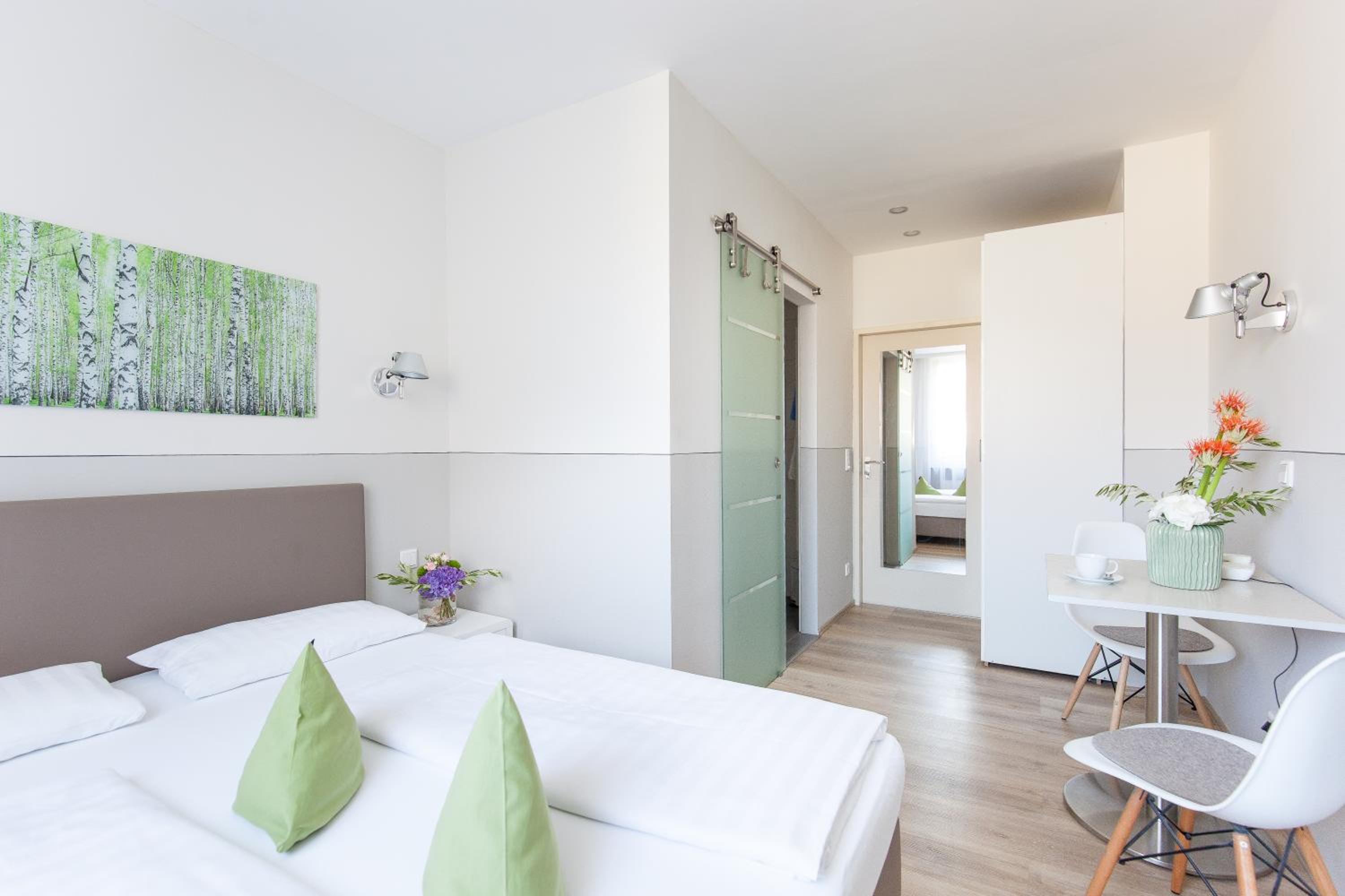 Standard Double Room - Photo 7