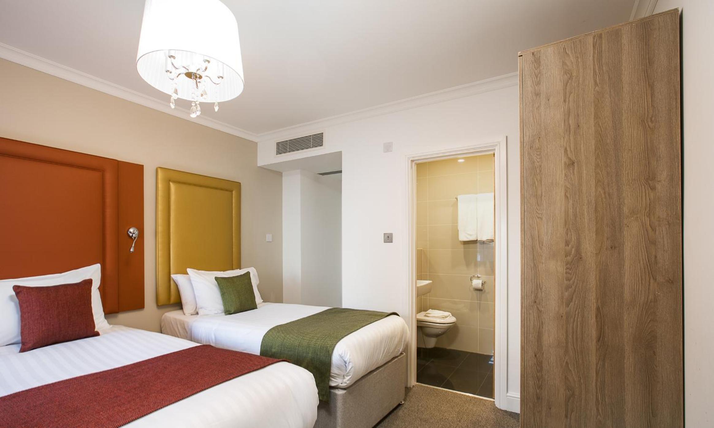 Superior Triple Room photo 3