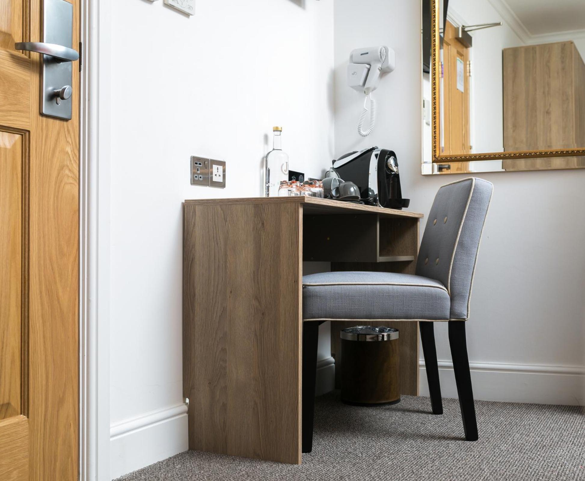 Superior Triple Room photo 2