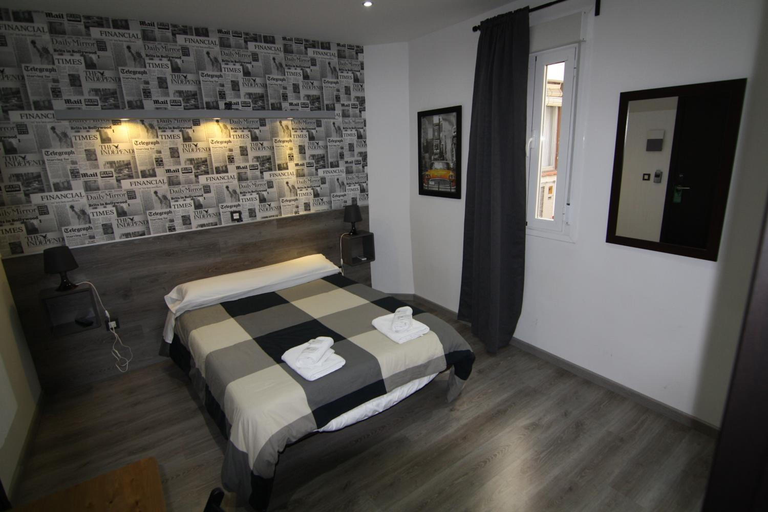 Small Double Room - Photo 5