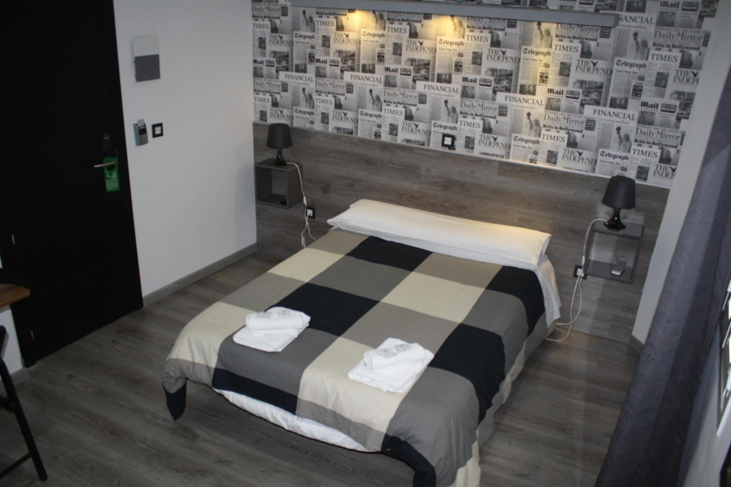 Small Double Room - Photo 1