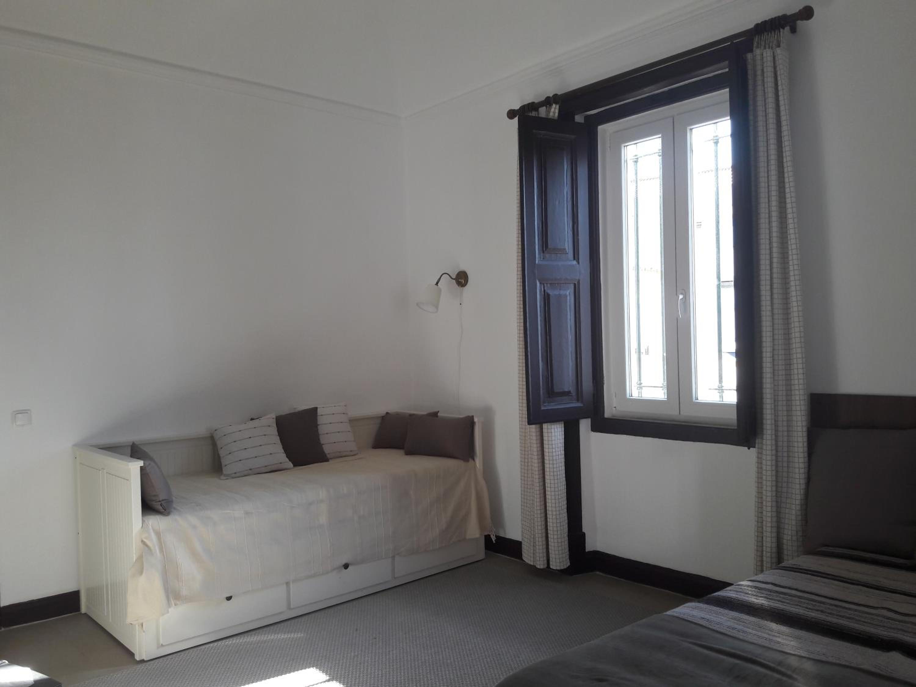 Three-Bedroom Apartment - Photo 10