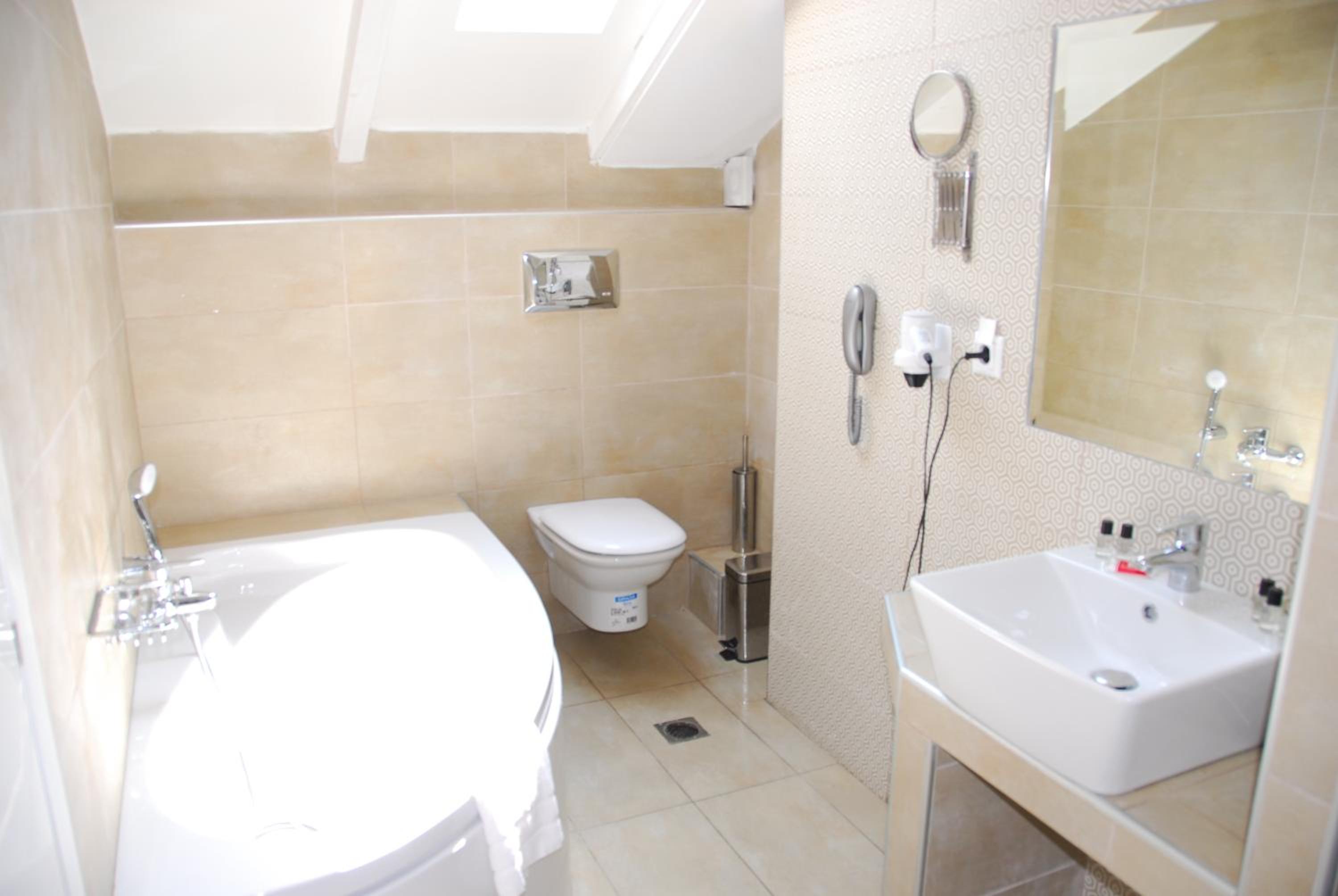 Suite (3-4 adults) photo 2