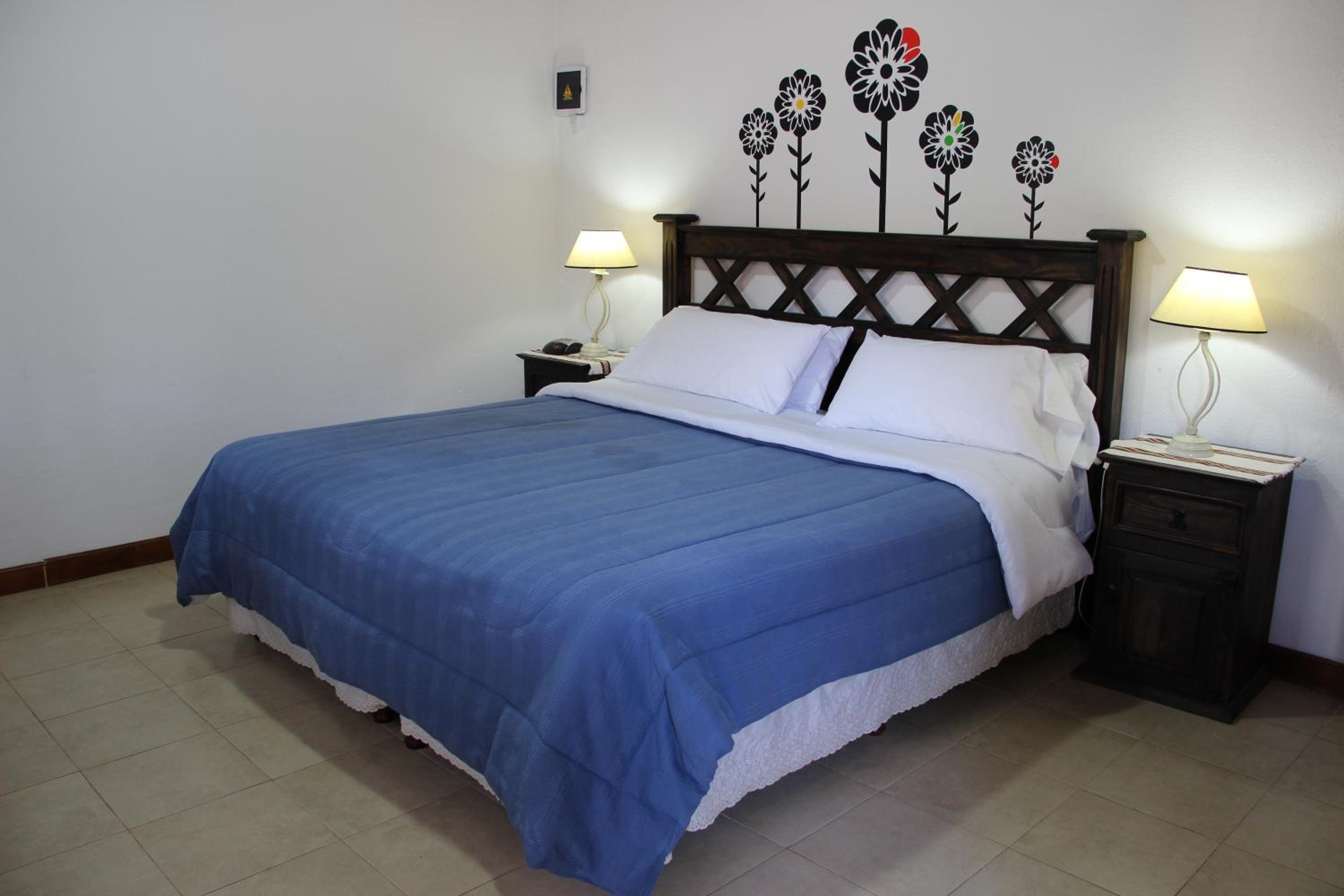 Queen Suite with Pool View photo 1