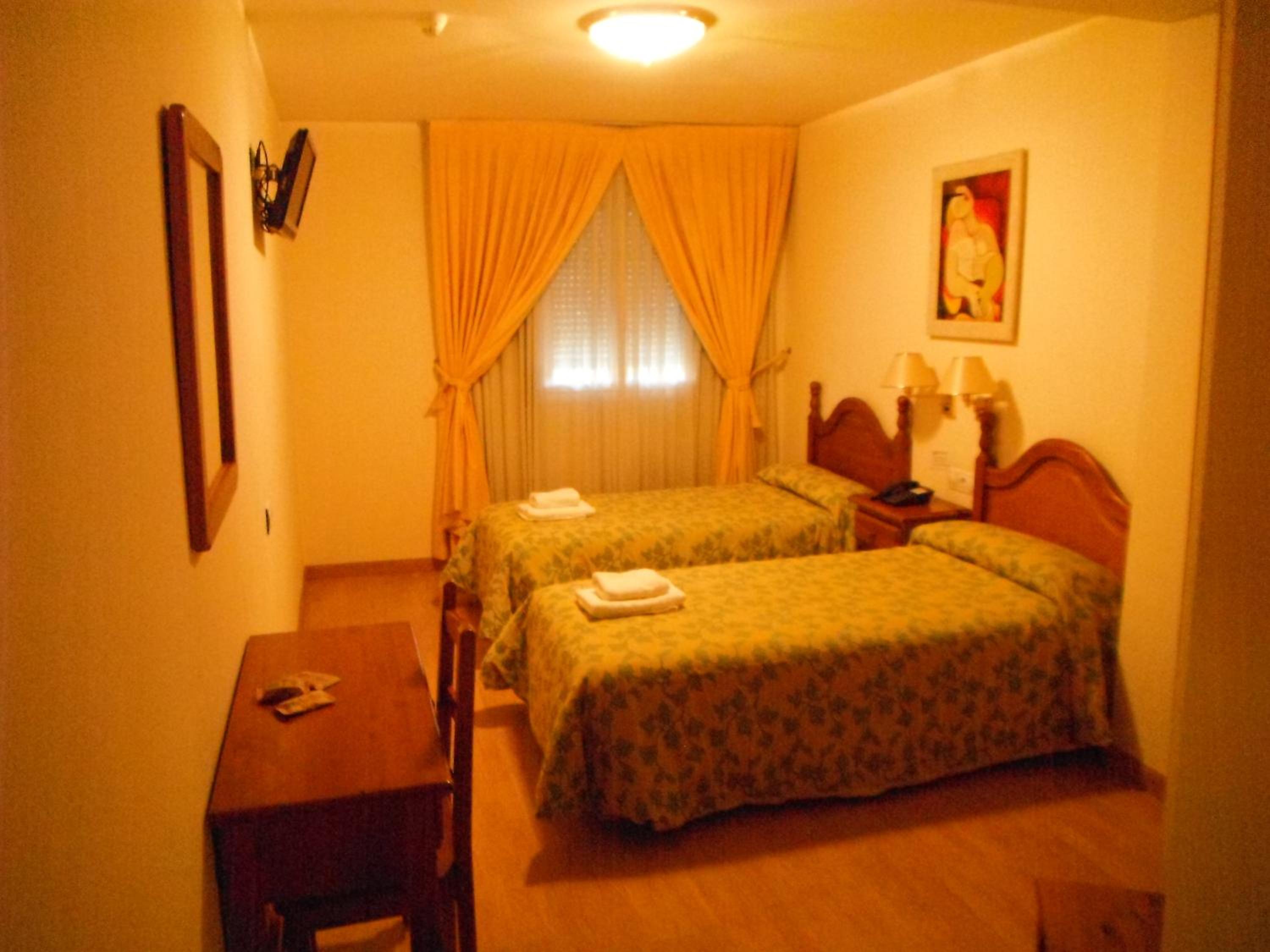 Double or Twin Room - Photo 7