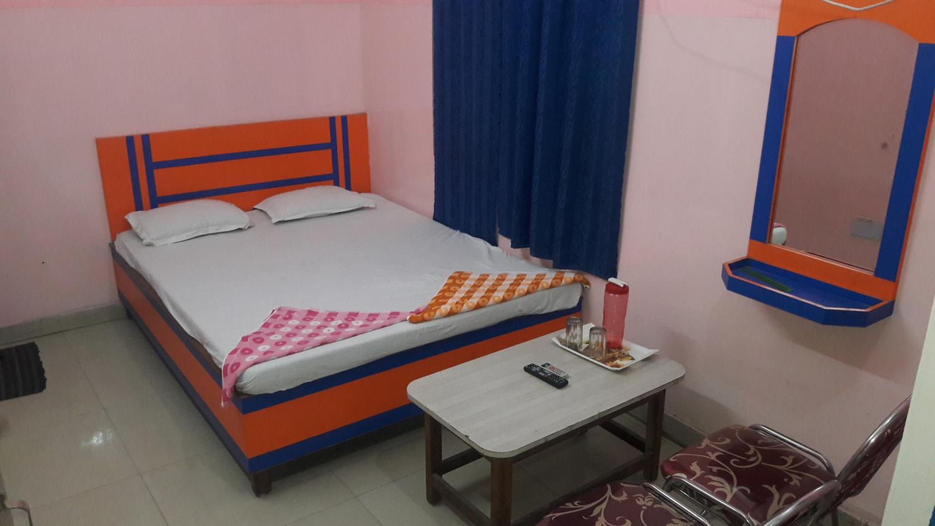 Deluxe Double Room with Fan - Indian nationals only photo 1