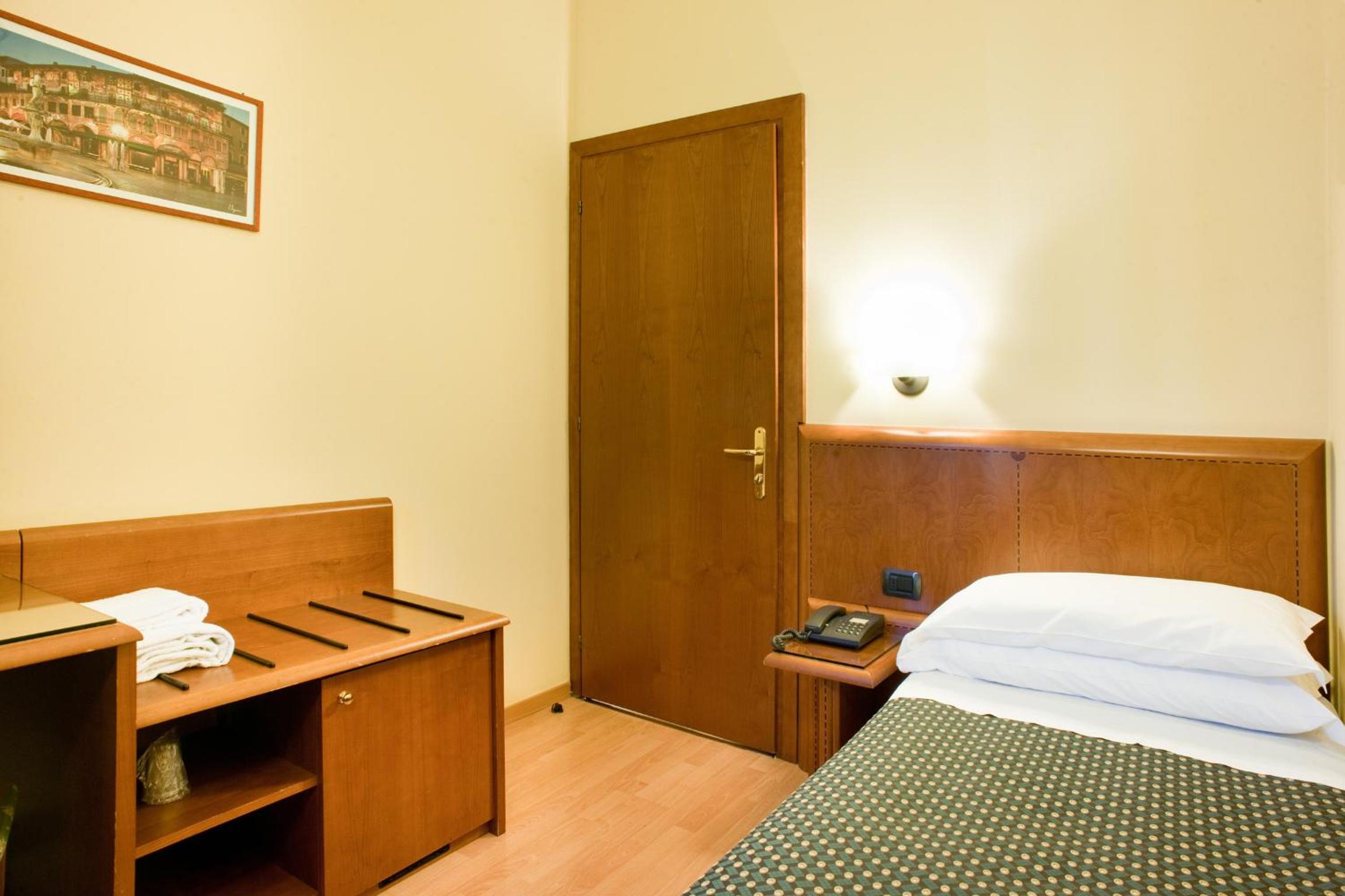 Standard Triple Room - Photo 3