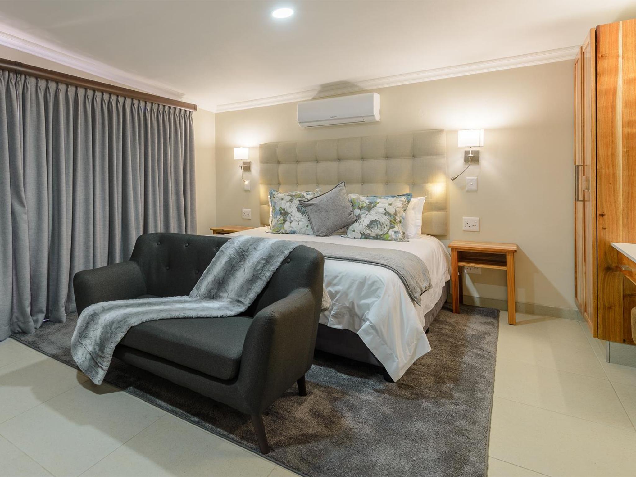 Luxury Studio with Patio photo 1