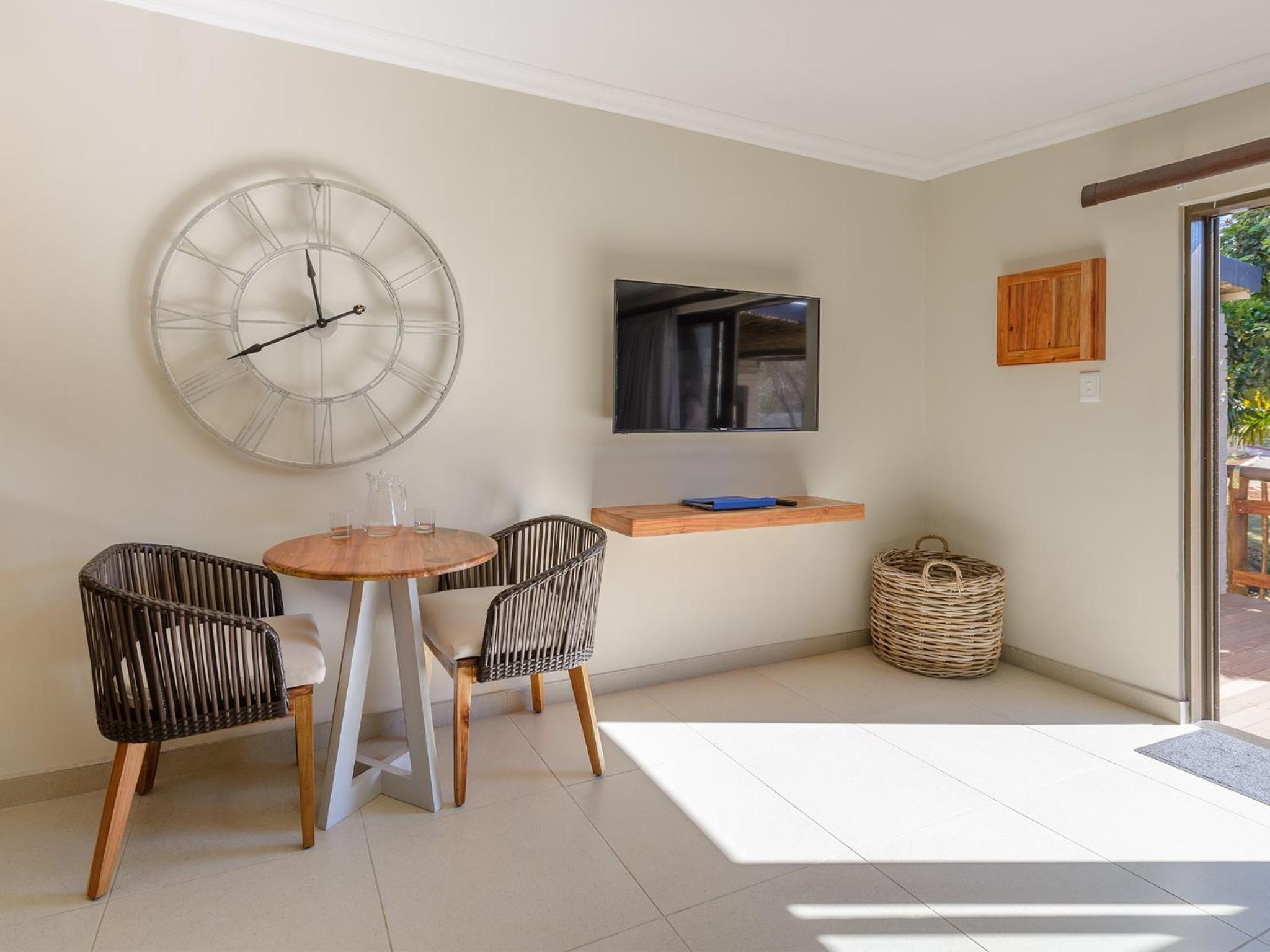 Luxury Studio with Patio photo 3