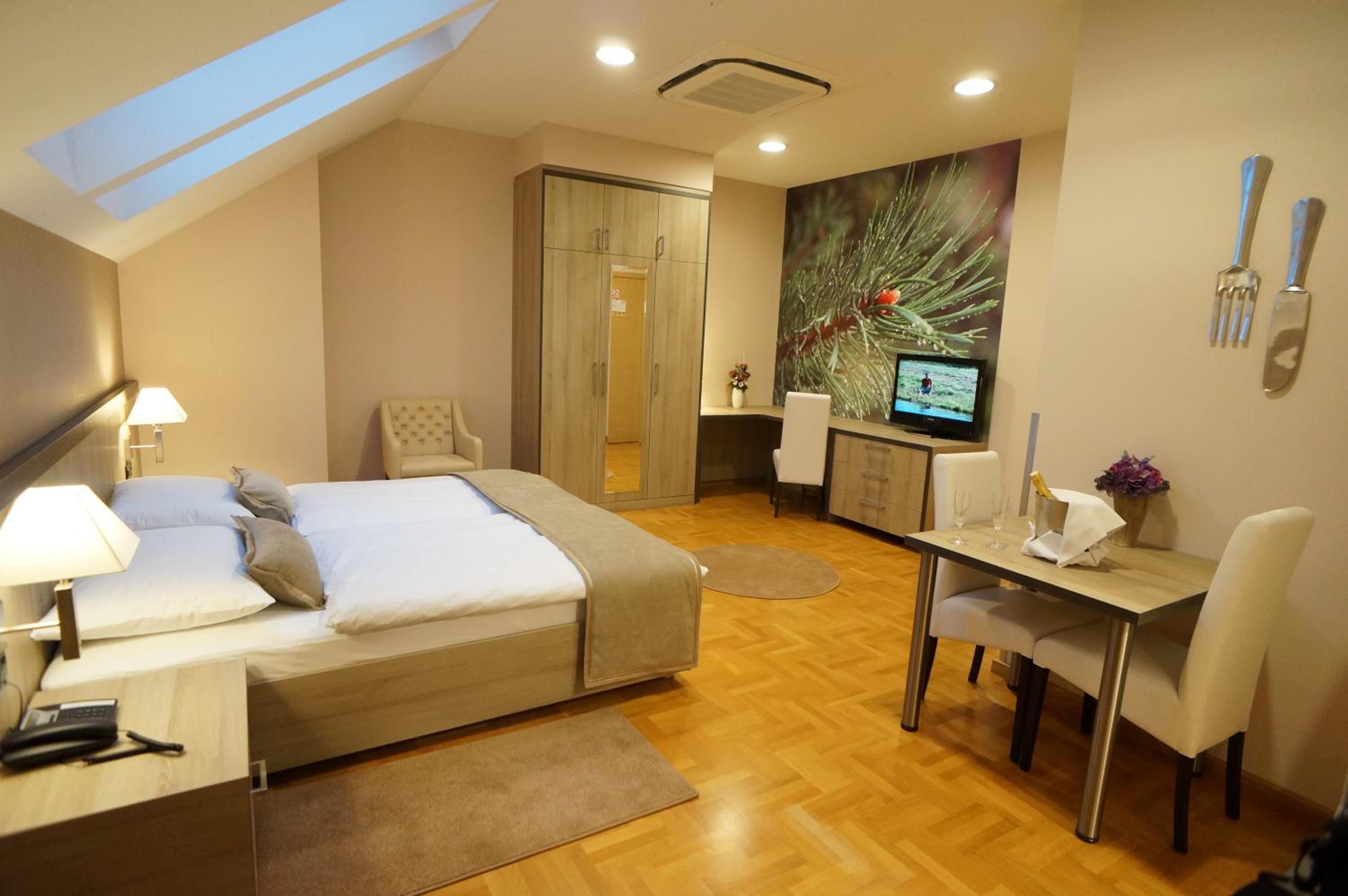 One-Bedroom Suite photo 1