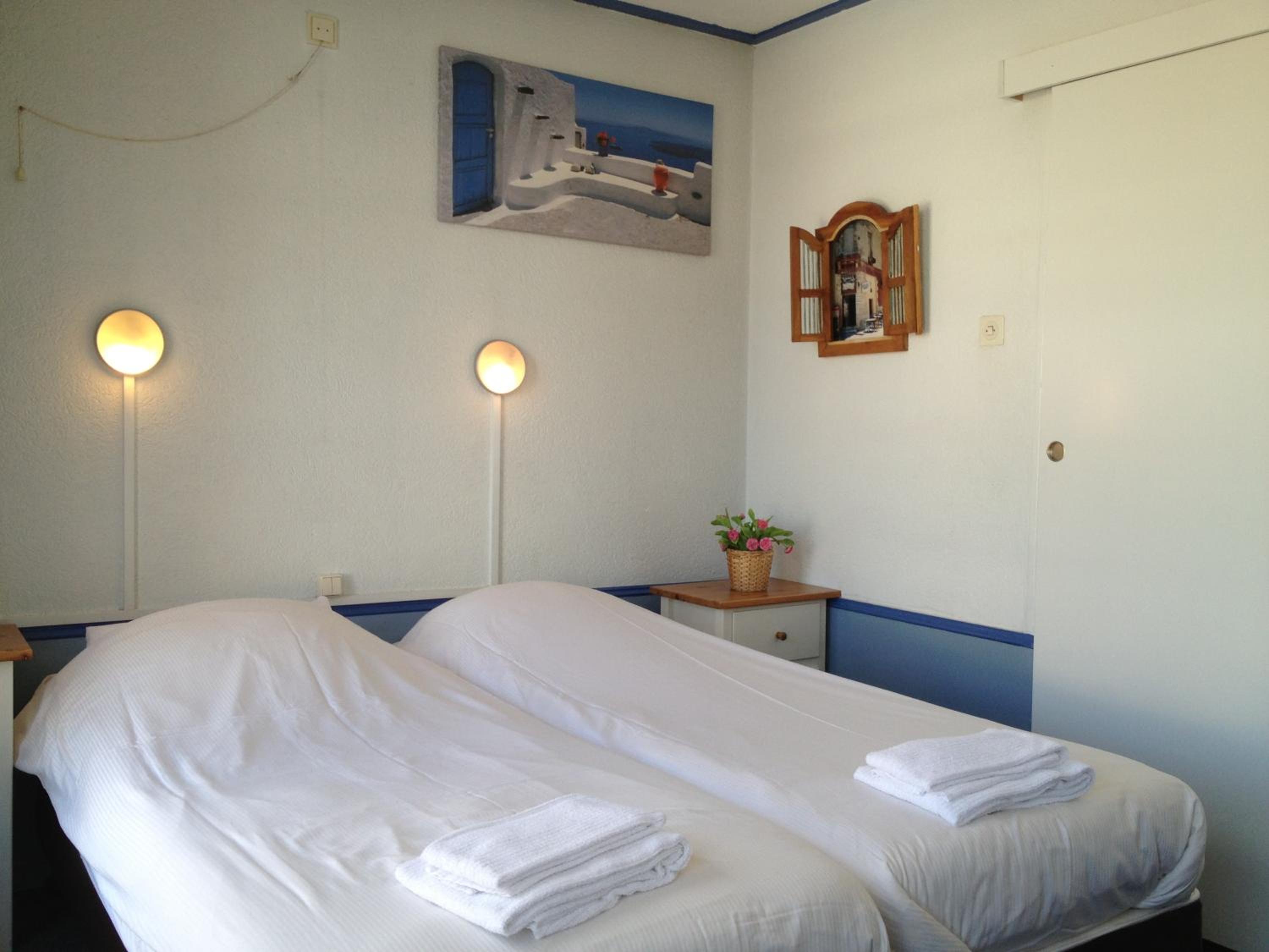 Twin Room - Photo 3