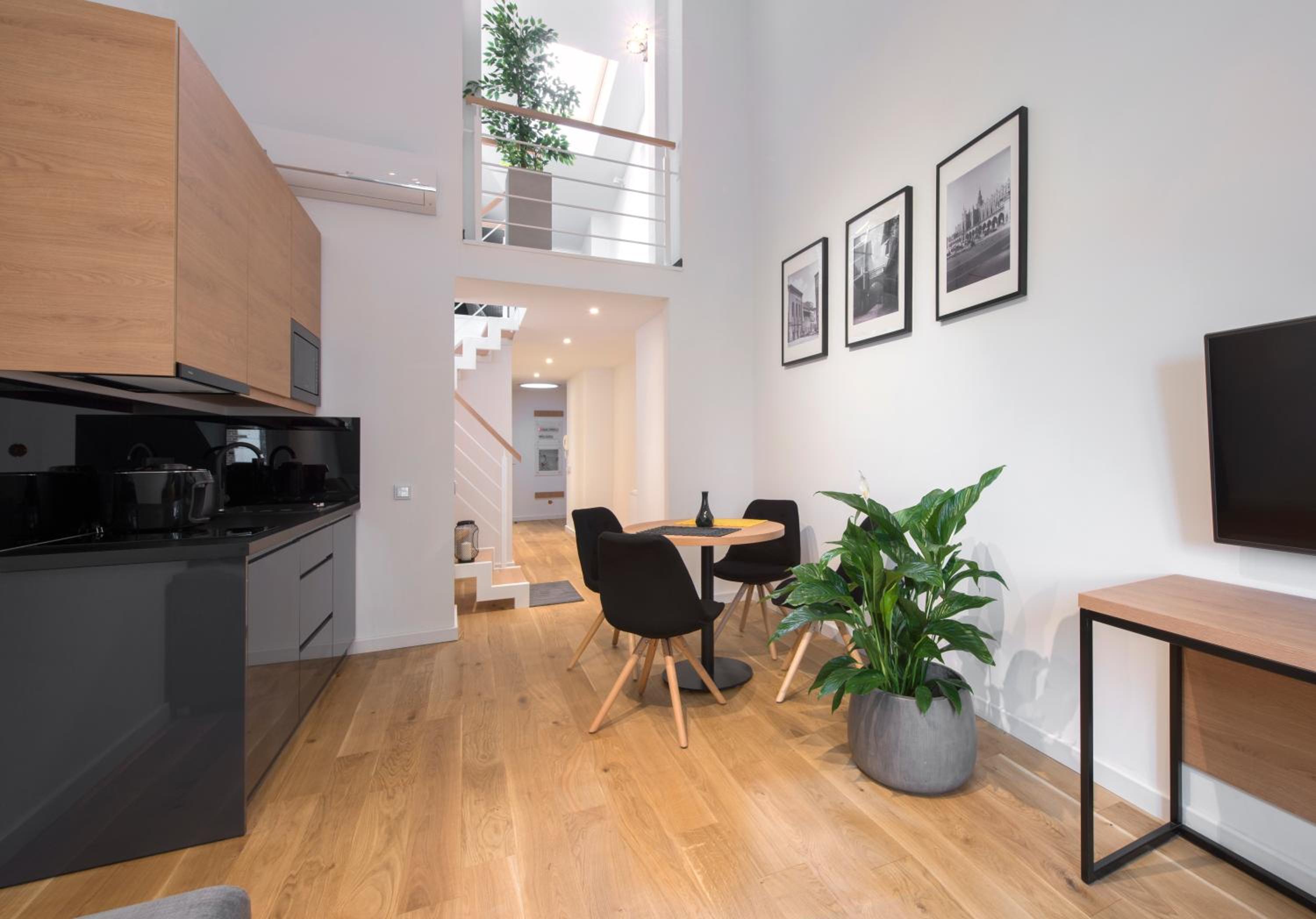 Apartment - Split Level photo 2