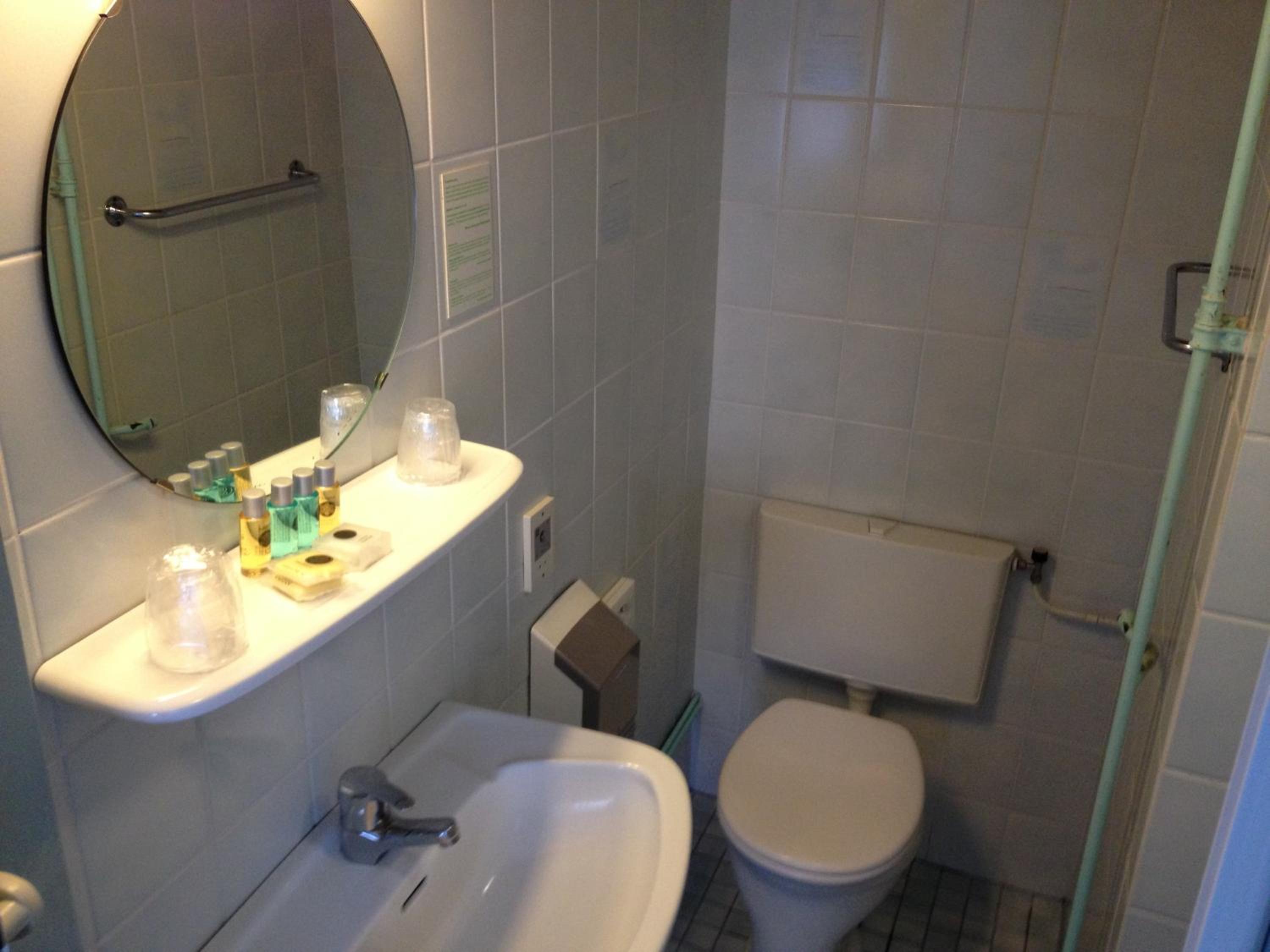 Twin Room - Photo 4