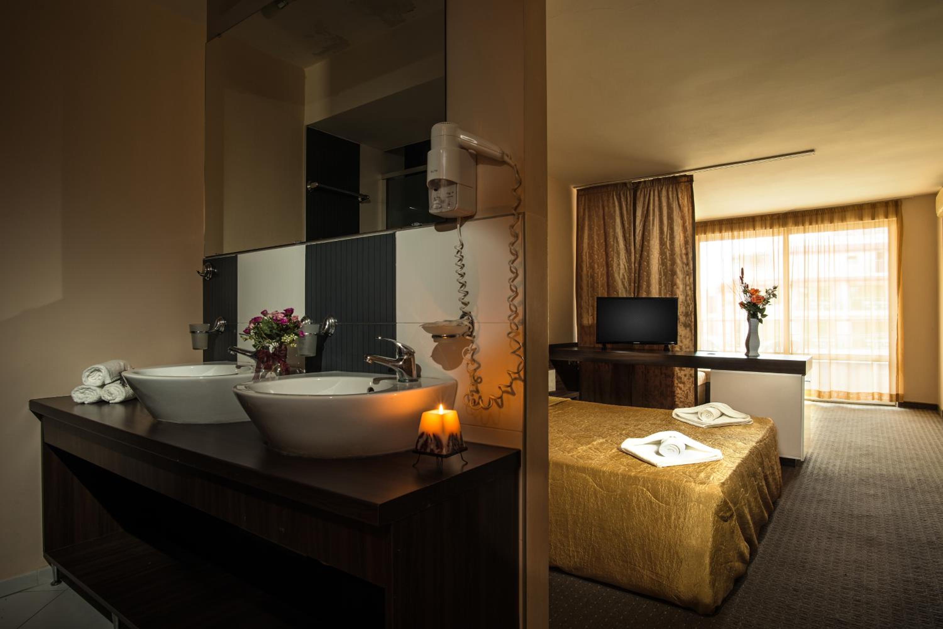 Junior Suite (2 Adults + 2 Children)