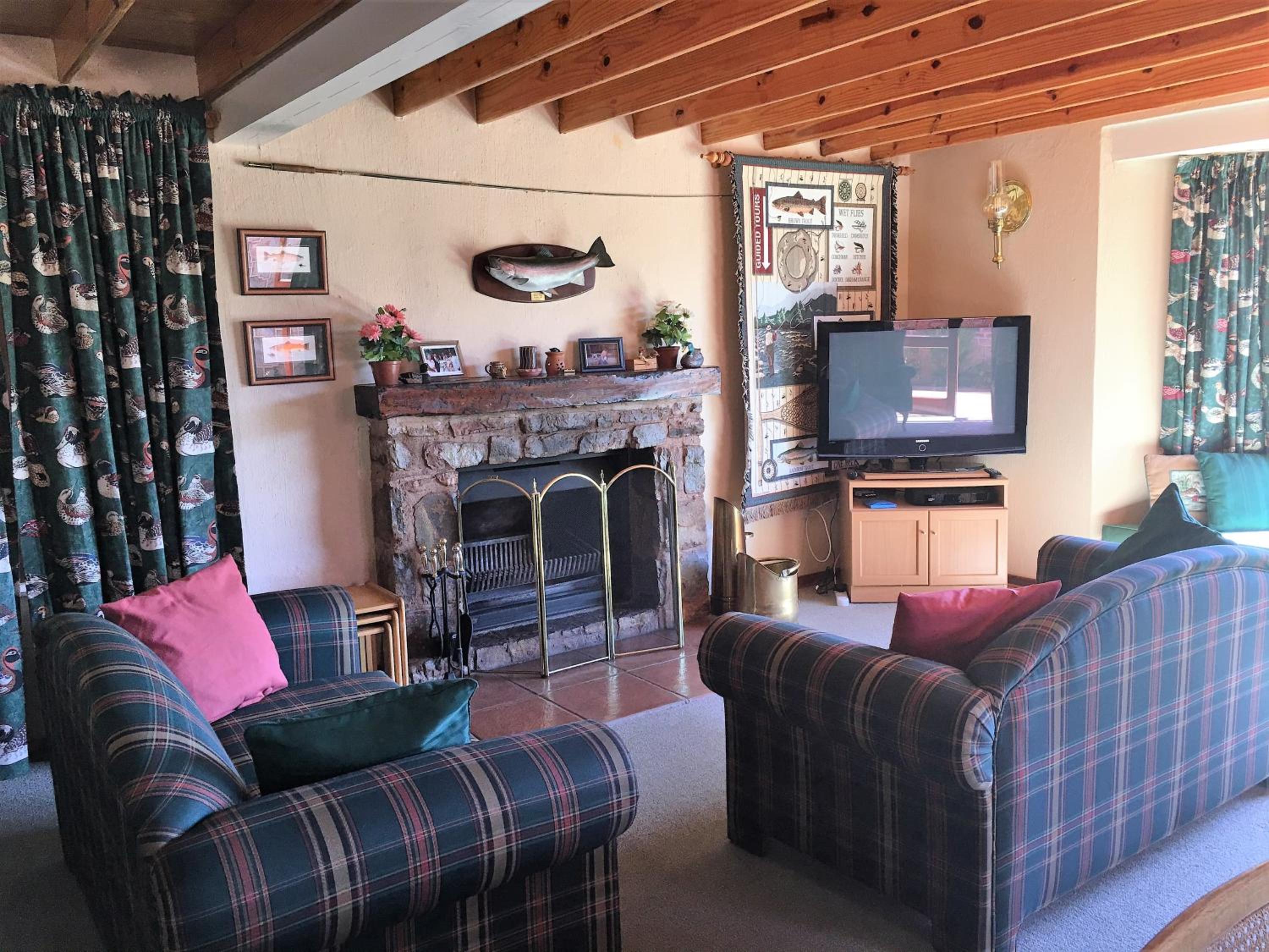 Three-Bedroom House - Photo 18