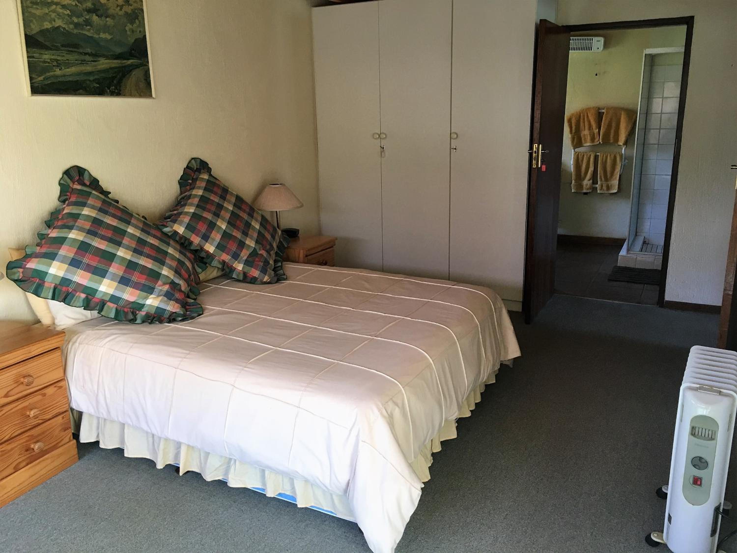 Three-Bedroom House - Photo 24