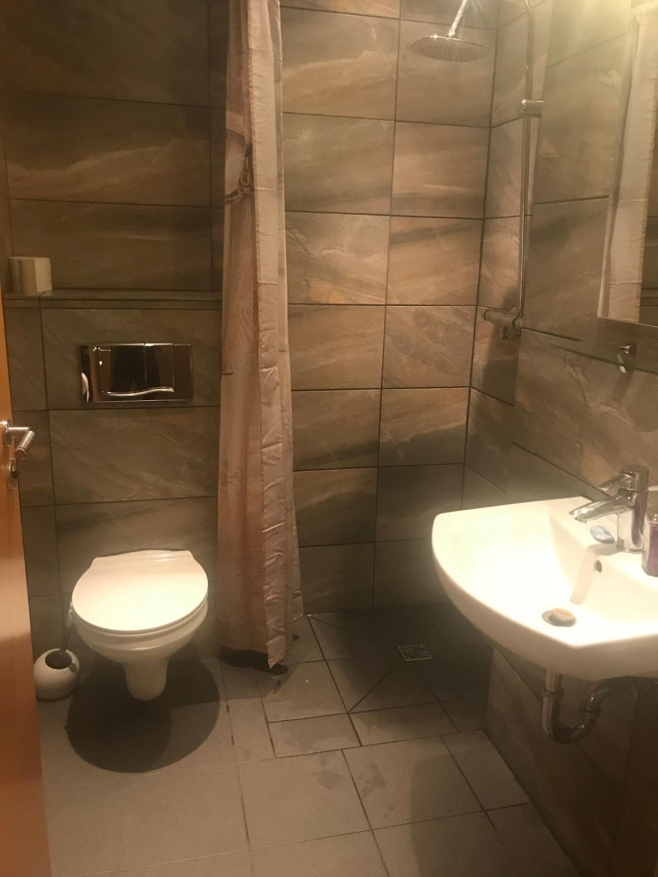 Basic Single Room with Shared Bathroom photo 2