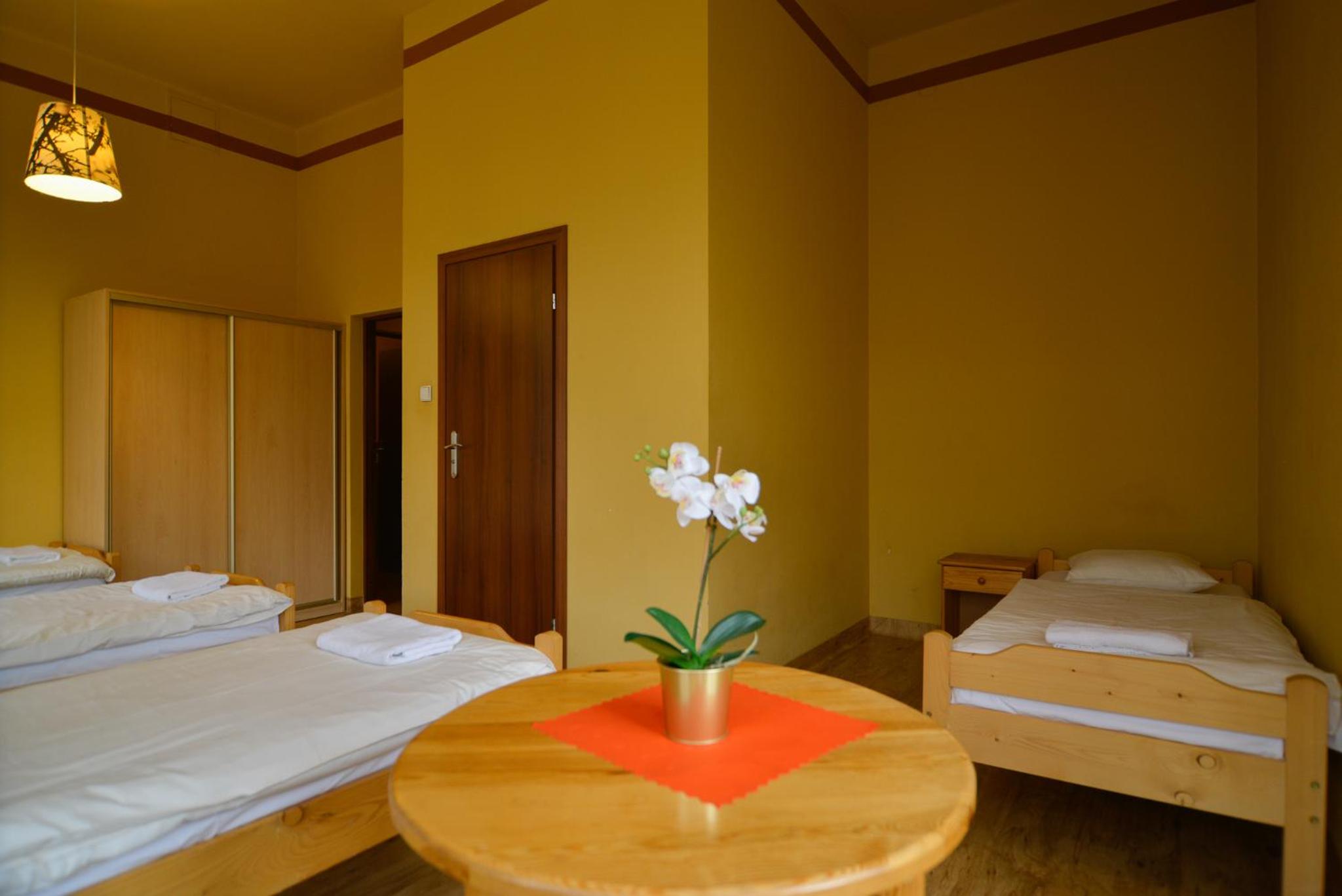 Quadruple Room with Bathroom - Photo 3