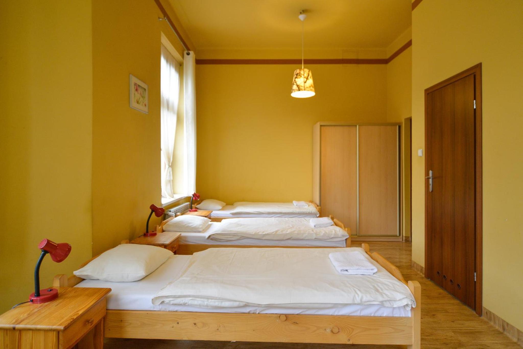 Quadruple Room with Bathroom - Photo 5