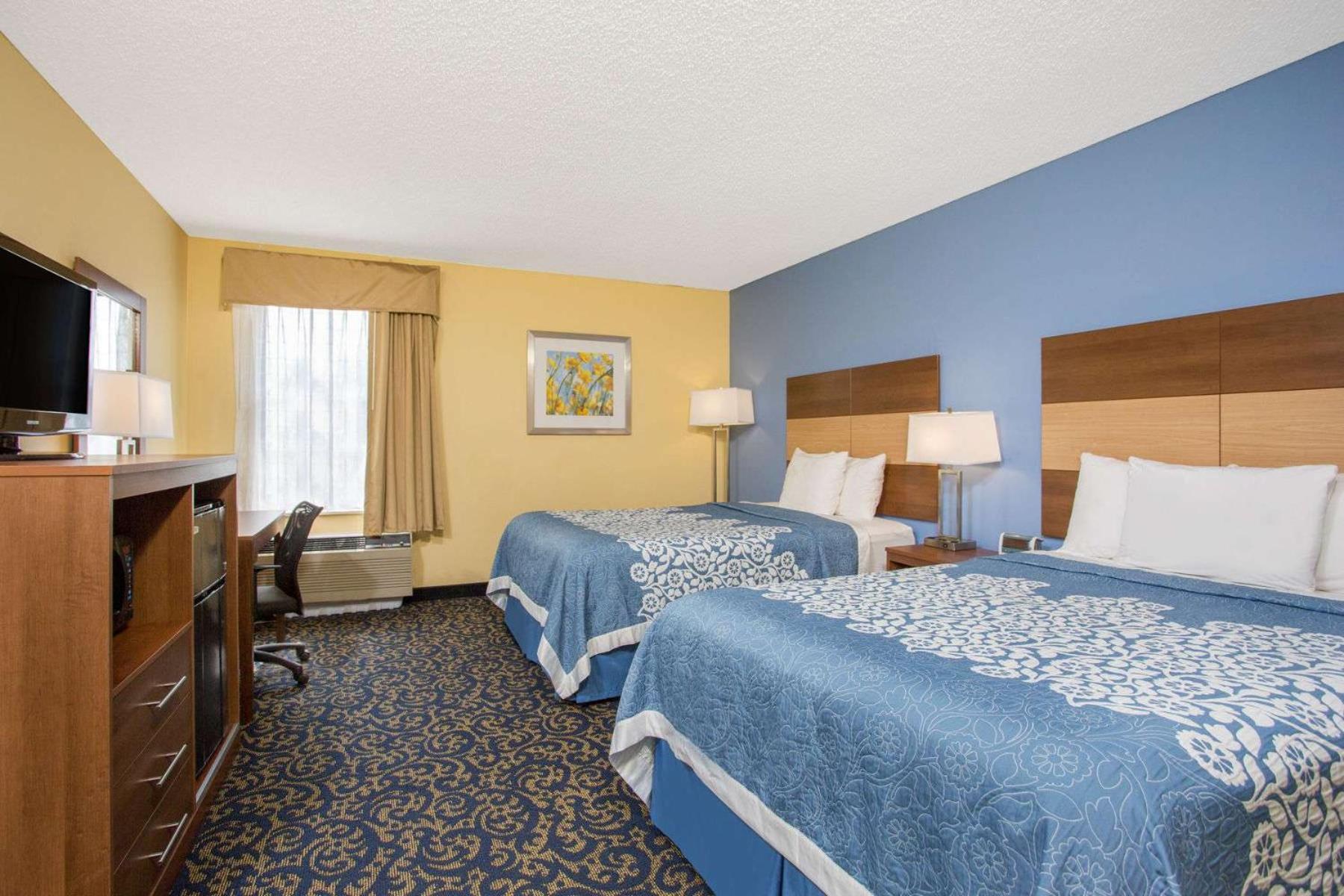 Deluxe Double Room with Two Double Beds - Non-Smoking - Photo 1