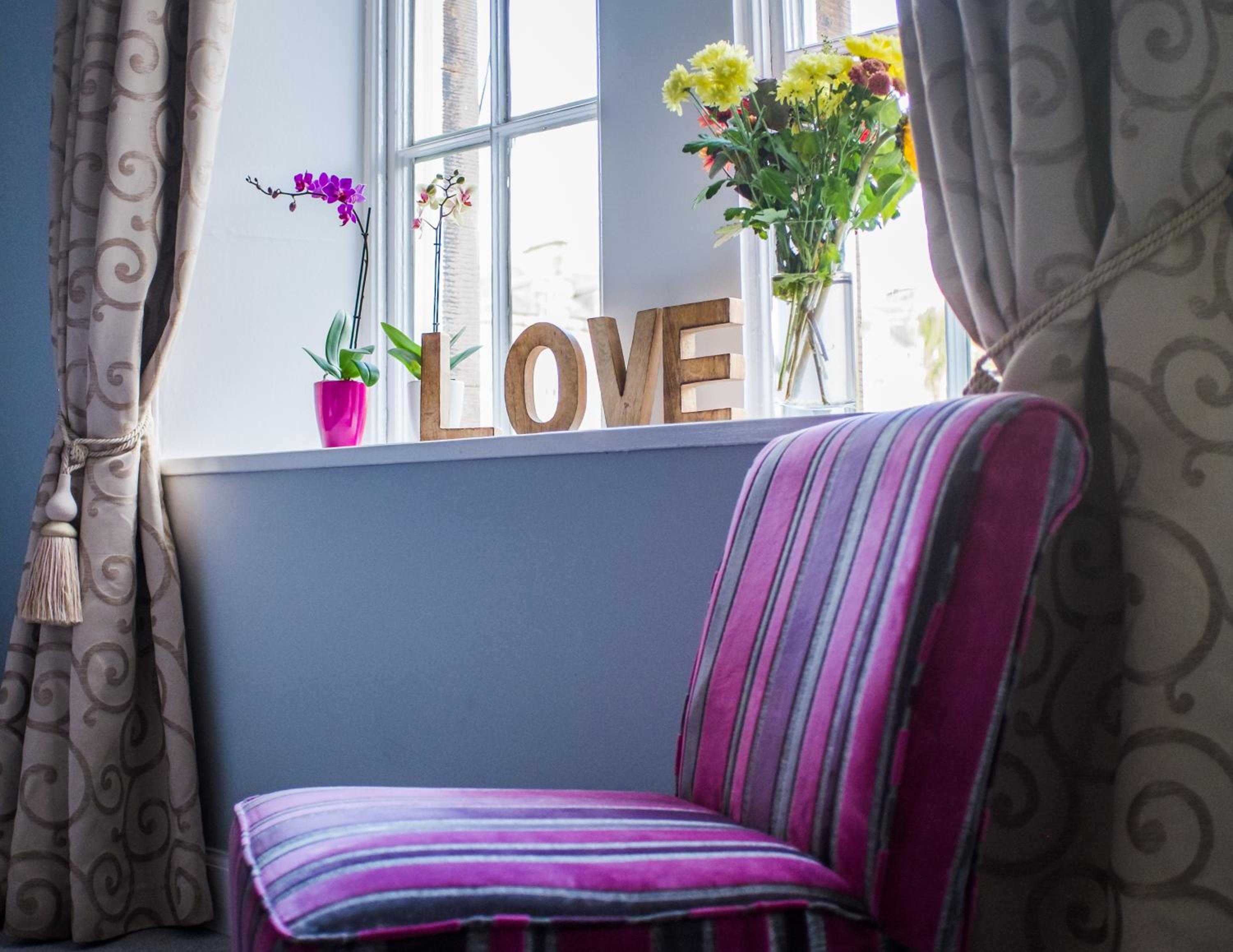 Standard Queen Room - Photo 8