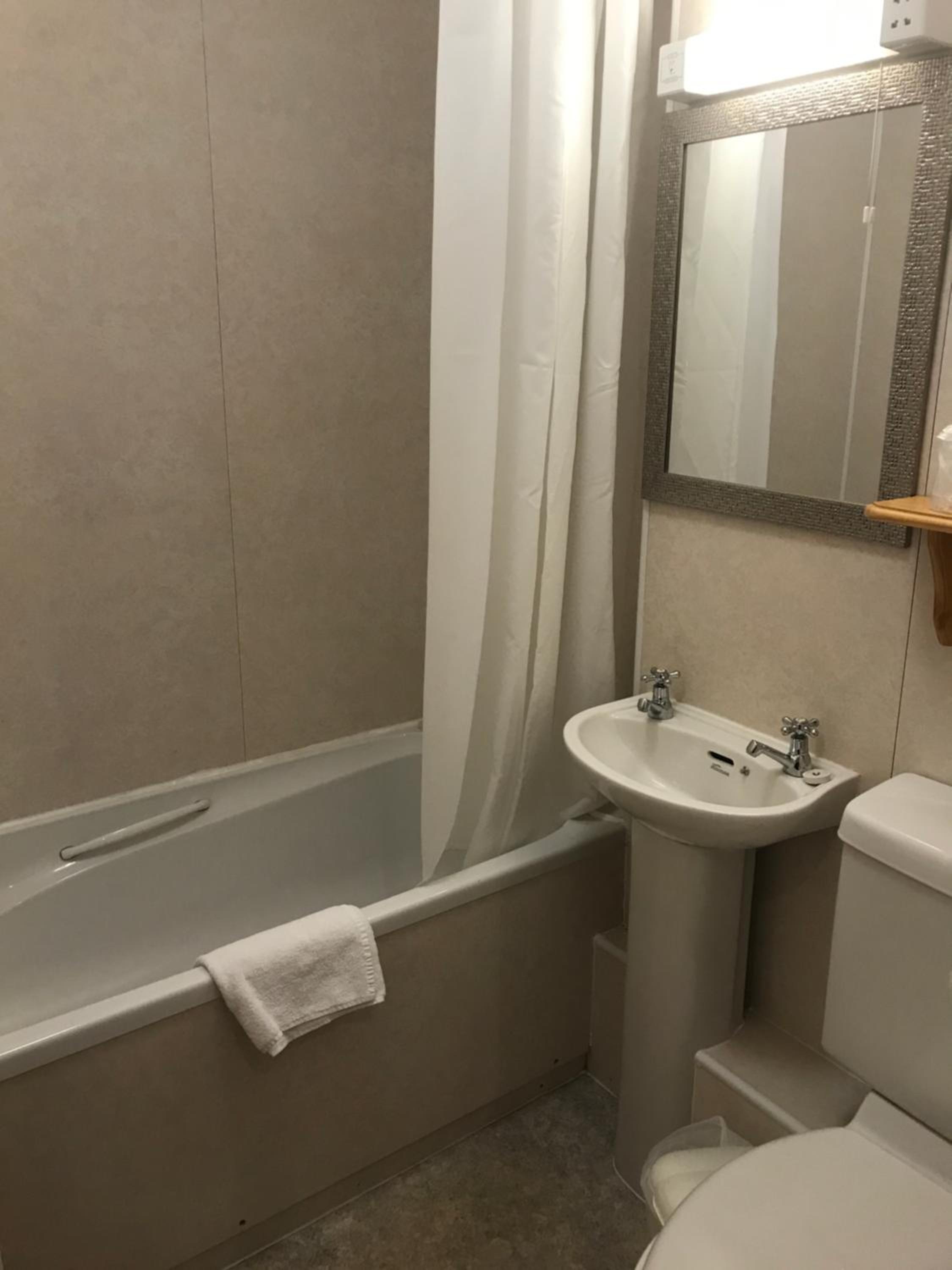 Budget Double Room - Photo 3