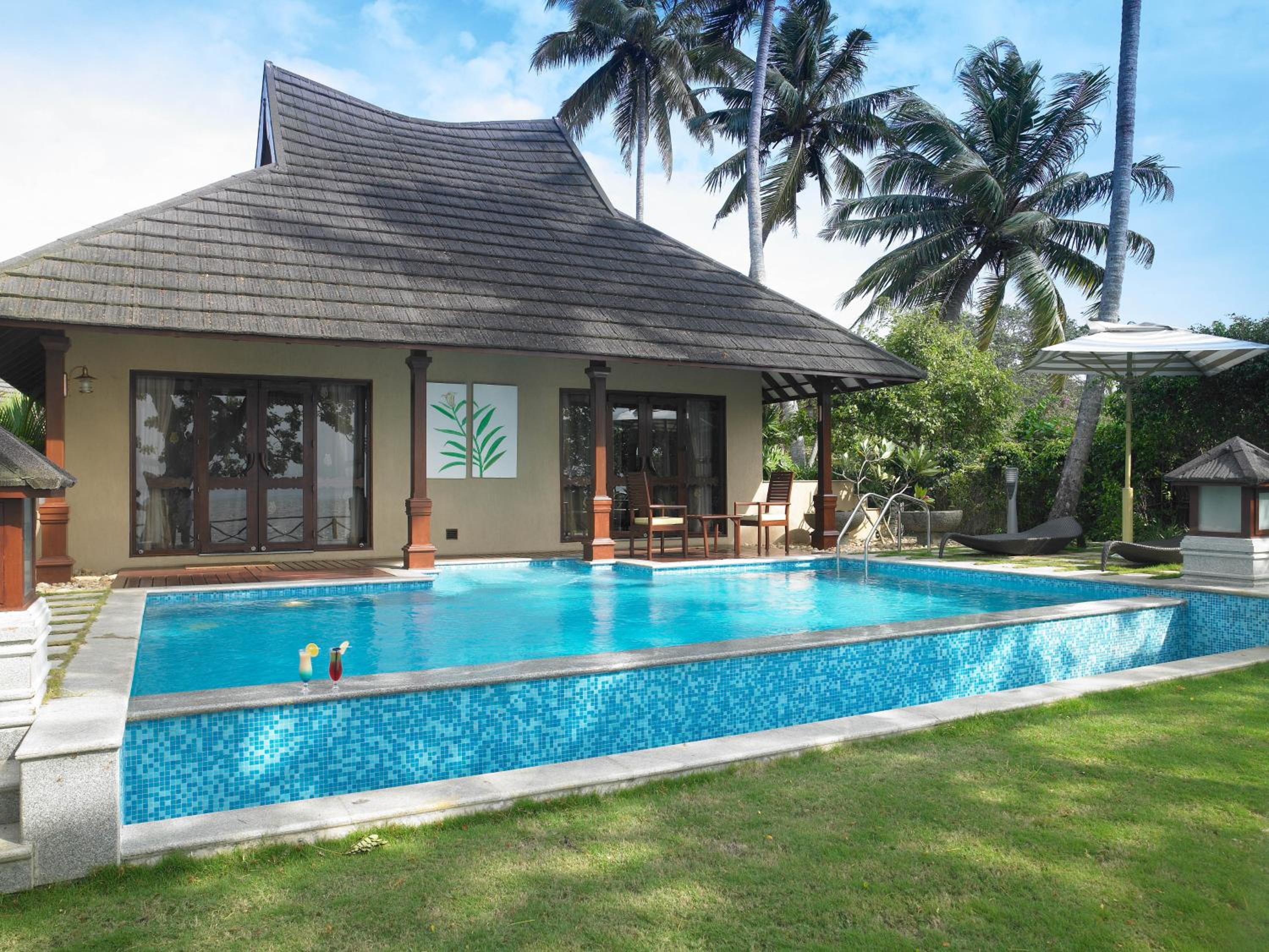 Presidential Villa with Private Pool photo 2