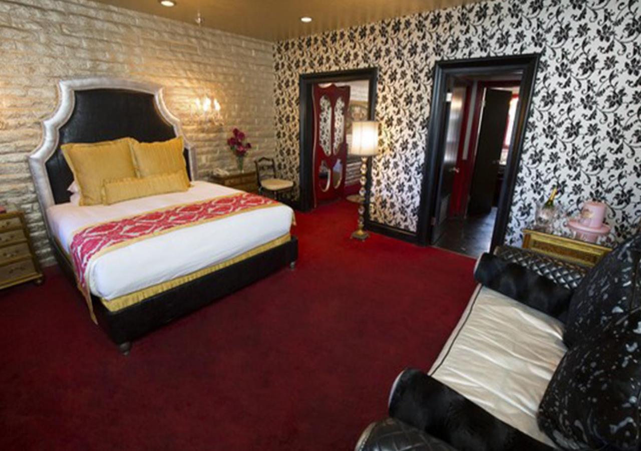 Crystal Room - Photo 1