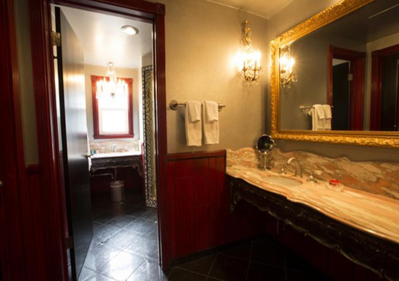 Crystal Room - Photo 2