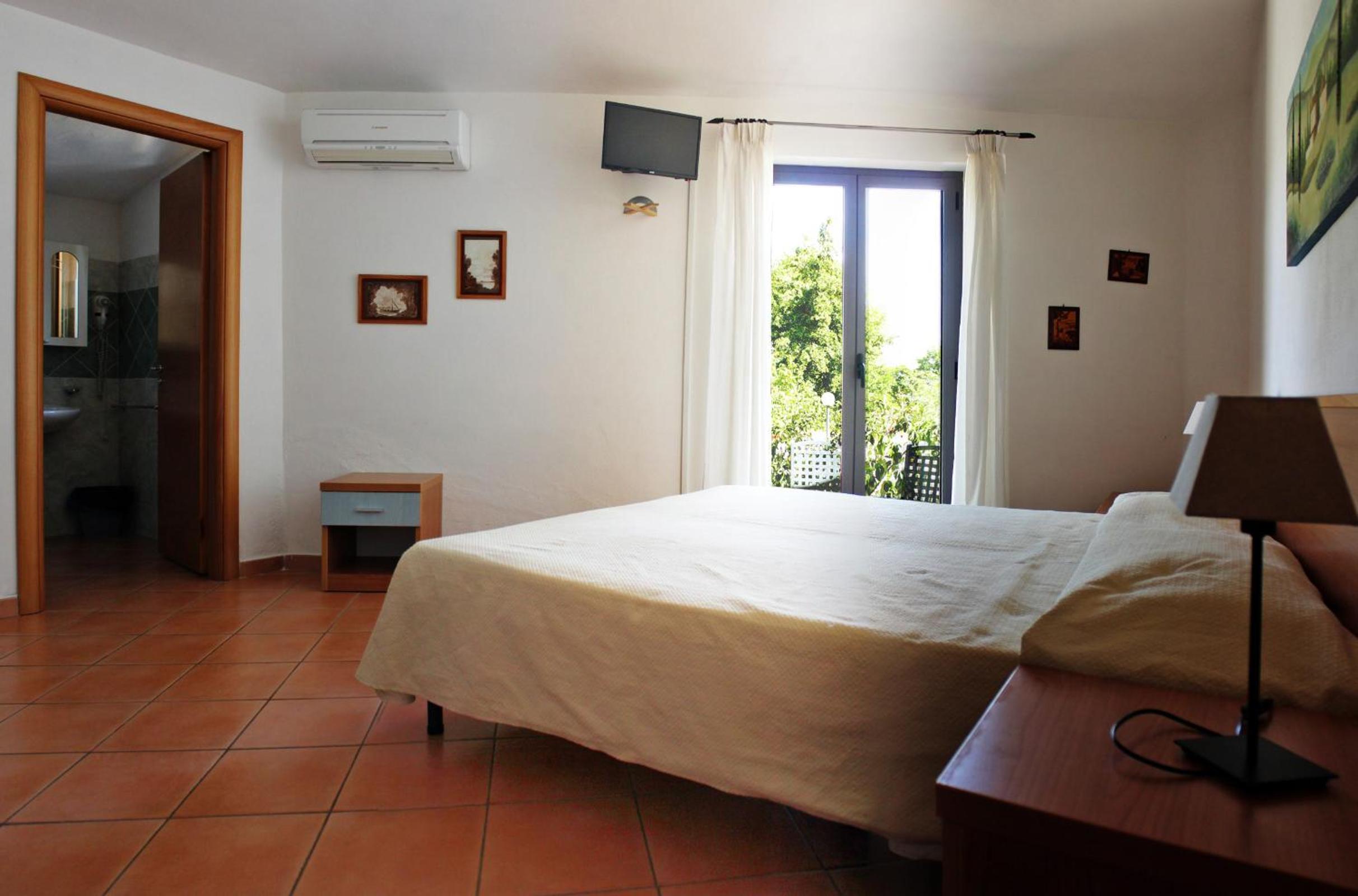 Large Double or Twin Room photo 1