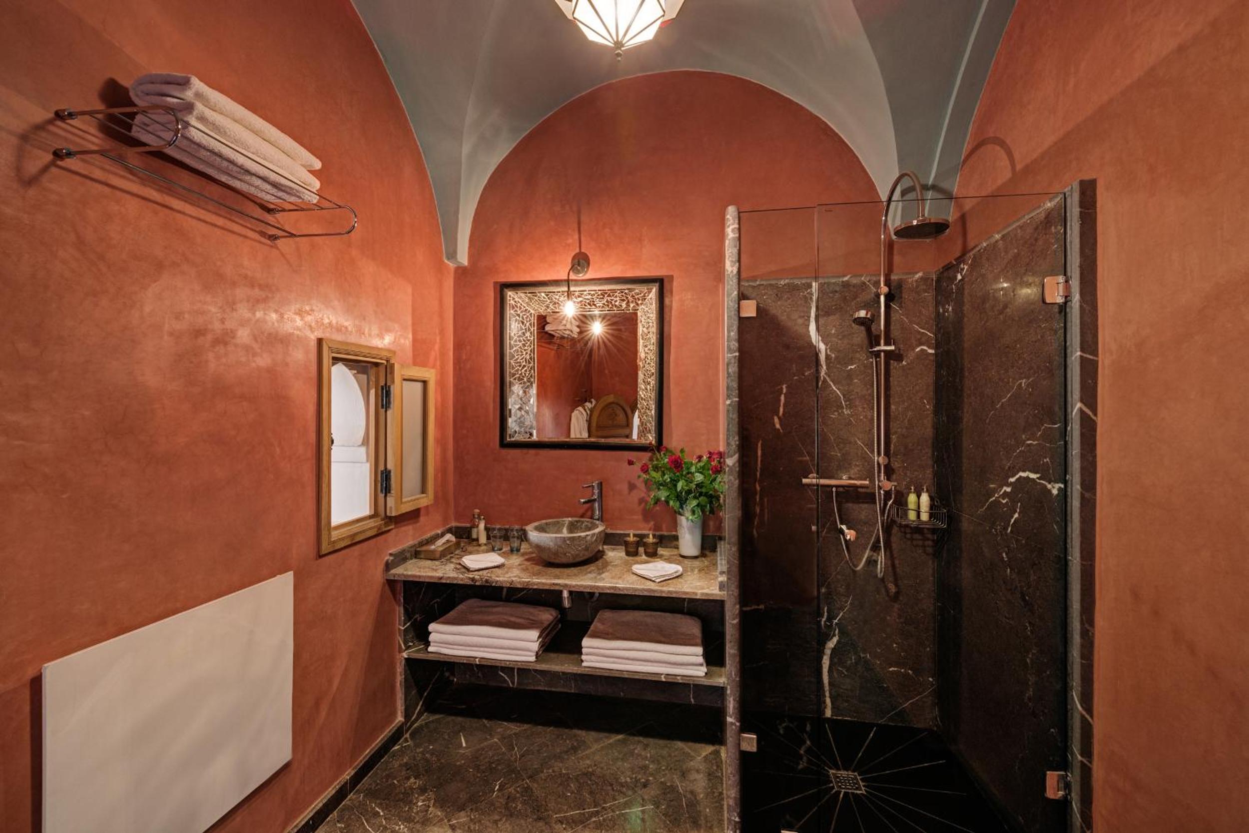 Junior Suite with Balcony - Photo 6